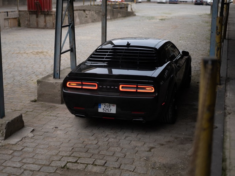 Jazda v Dodge Challenger 2016 – Obrázok 3