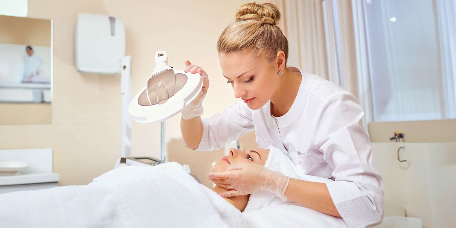 Hĺbkové ošetrenie pleti 4v1 alebo diamantová dermabrázia s kyselinou hyalurónovou
