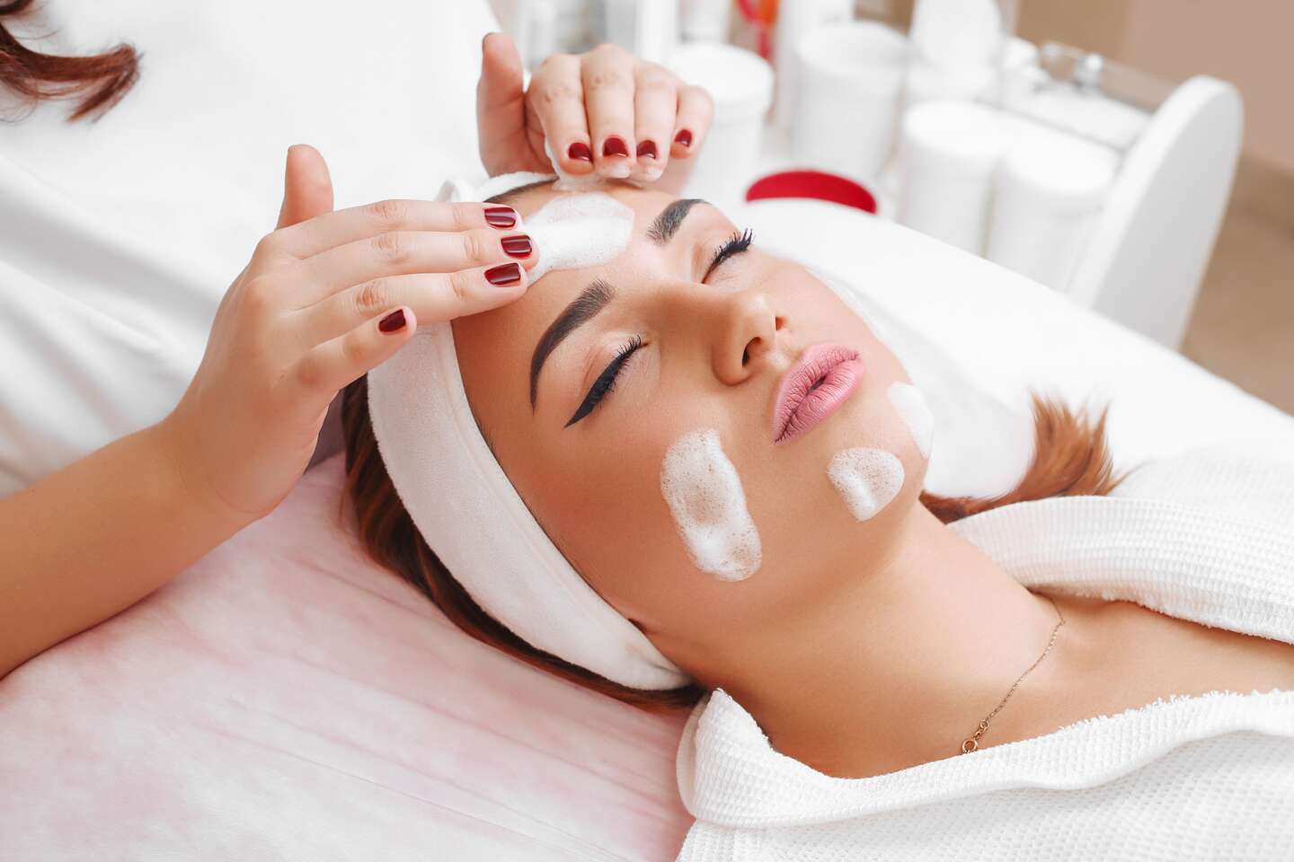 Hĺbkové ošetrenie pleti 4v1 alebo diamantová dermabrázia s kyselinou hyalurónovou – Obrázok 2
