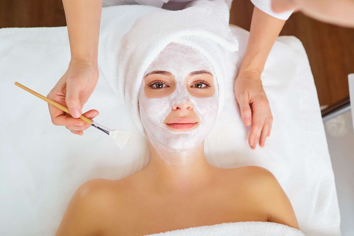 Hĺbkové ošetrenie pleti 4v1 alebo diamantová dermabrázia s kyselinou hyalurónovou – Obrázok 3