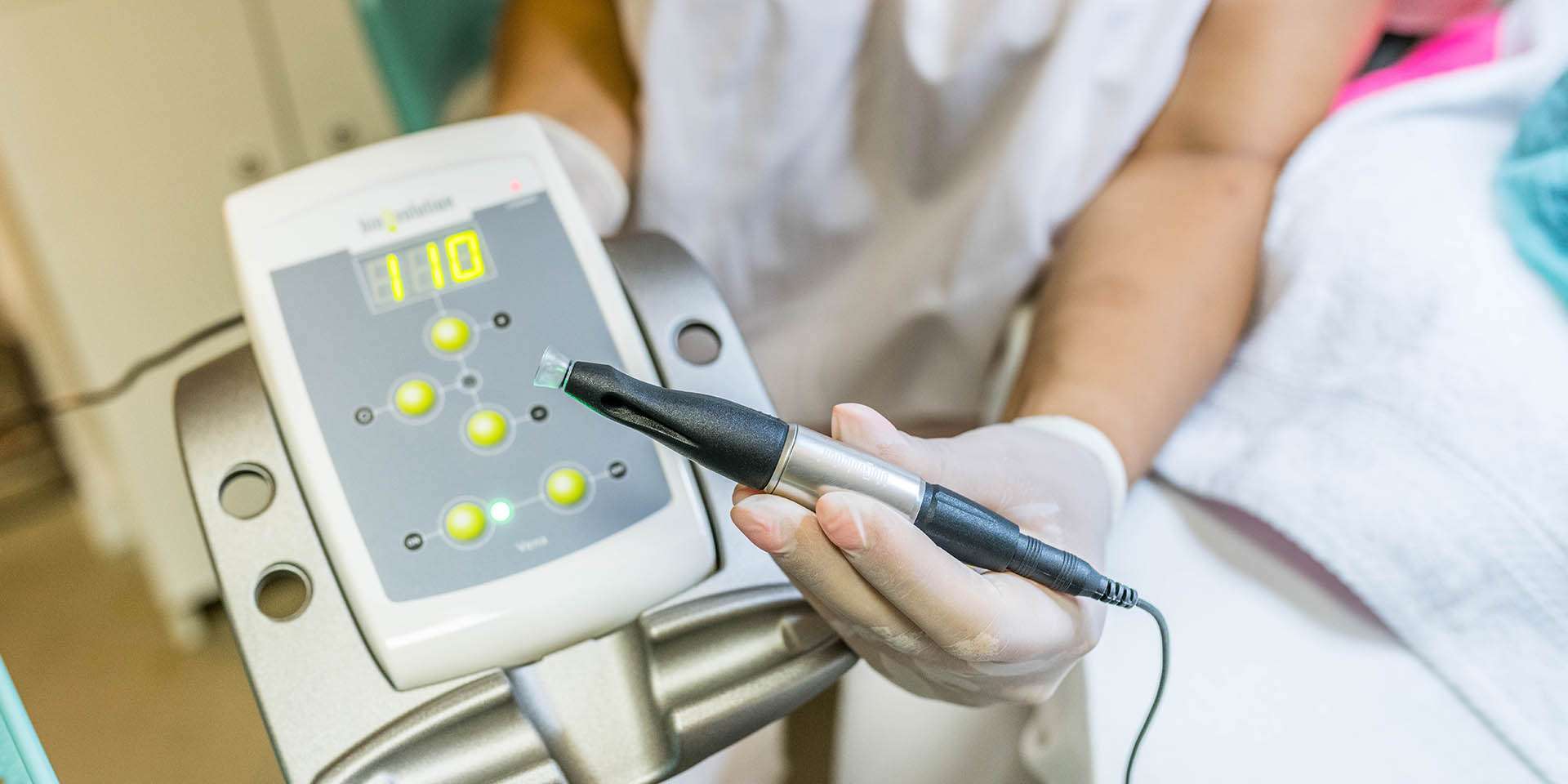 Prístrojová mezoterapia pre hustejšie a zdravšie vlasy v salóne ELEONOR ESTHETIC – Obrázok 3