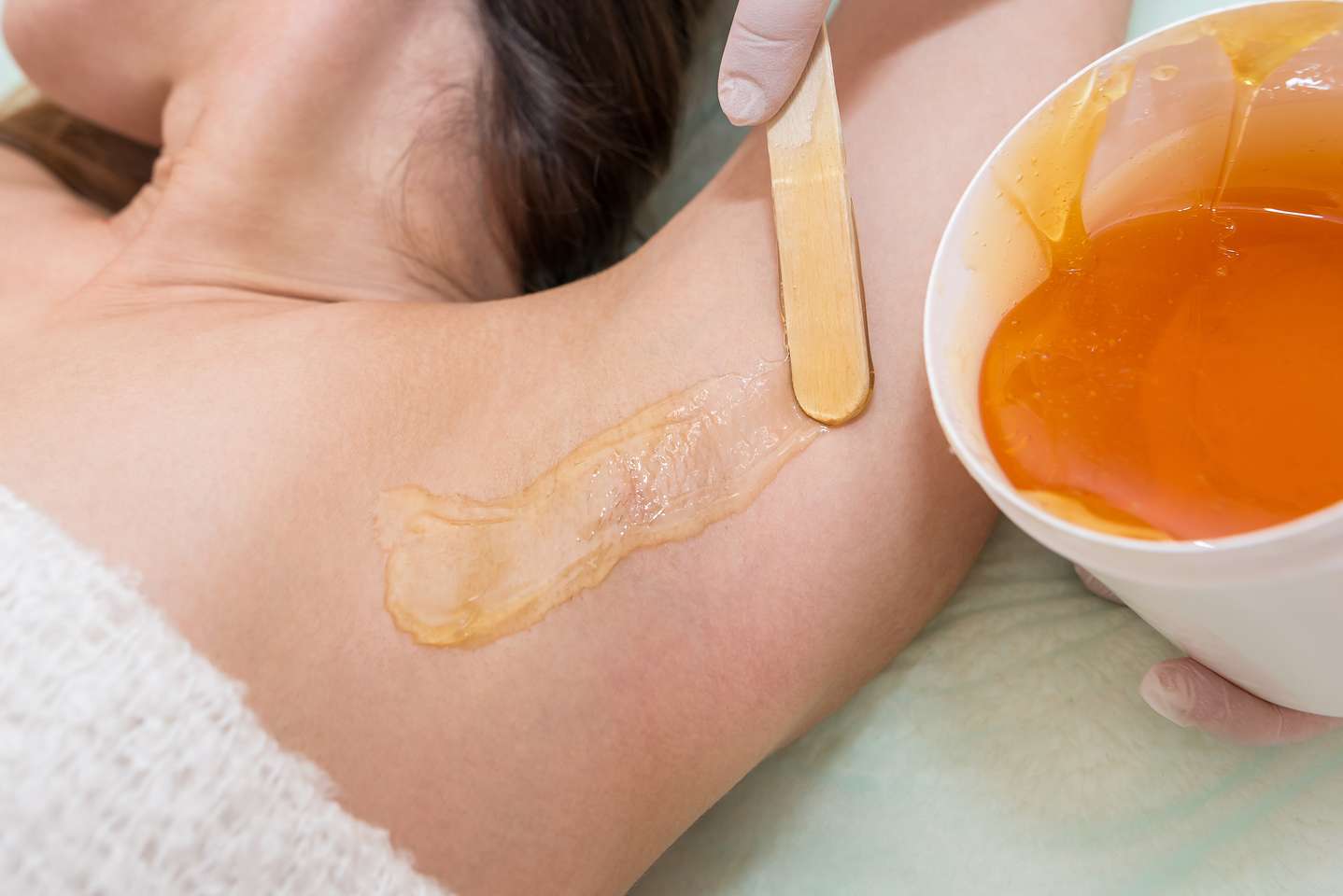 Cukrová depilácia pre dámy v salóne Skin Care Institute - hladká pokožka bez chĺpkov až 3 týždne
