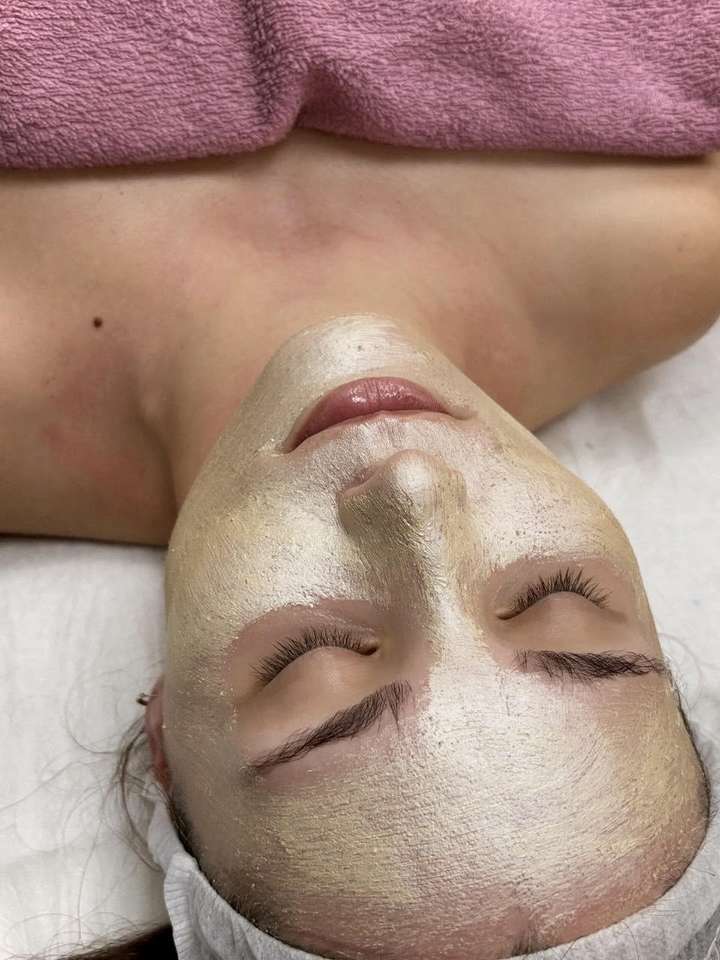 Prirodzený lifting bez ihiel: masáže tváre pre mladistvý vzhľad a dokonalý relax – Obrázok 3