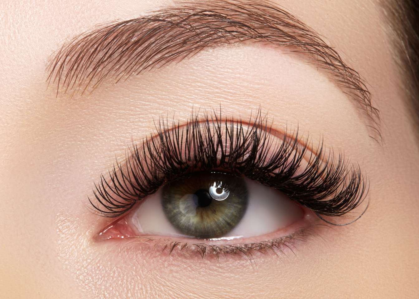 Dokonalý pohľad bez námahy: predĺženie rias s mascara efektom