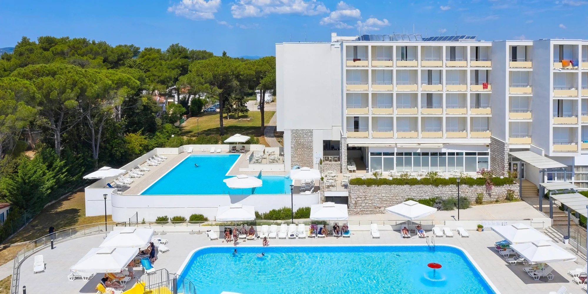 Dovolenka v Biograde na Moru: all inclusive, 2 deti zdarma, 300 m na pláž a bazény