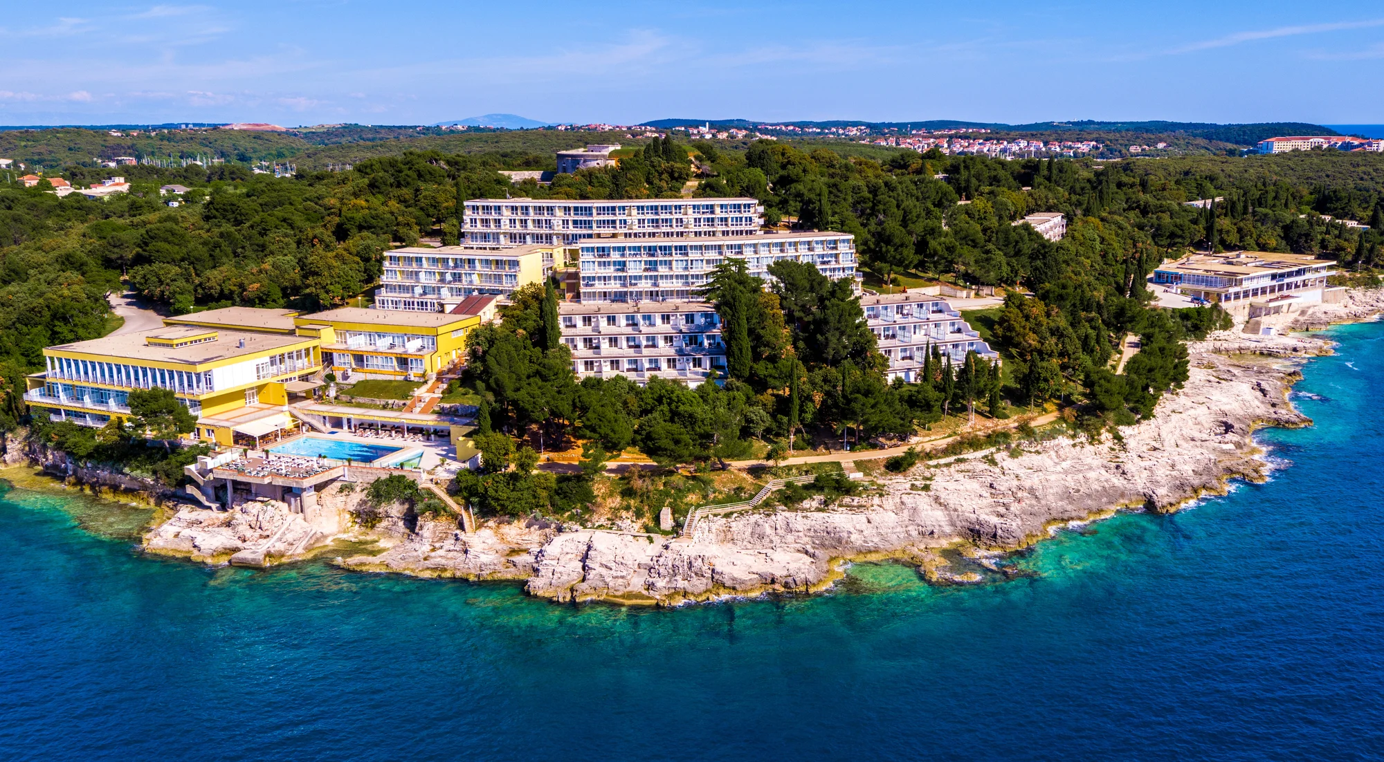 Dovolenka v chorvátskej Pule: apartmán s balkónom, hneď pri mori a s vonkajšími bazénmi – Obrázok 2