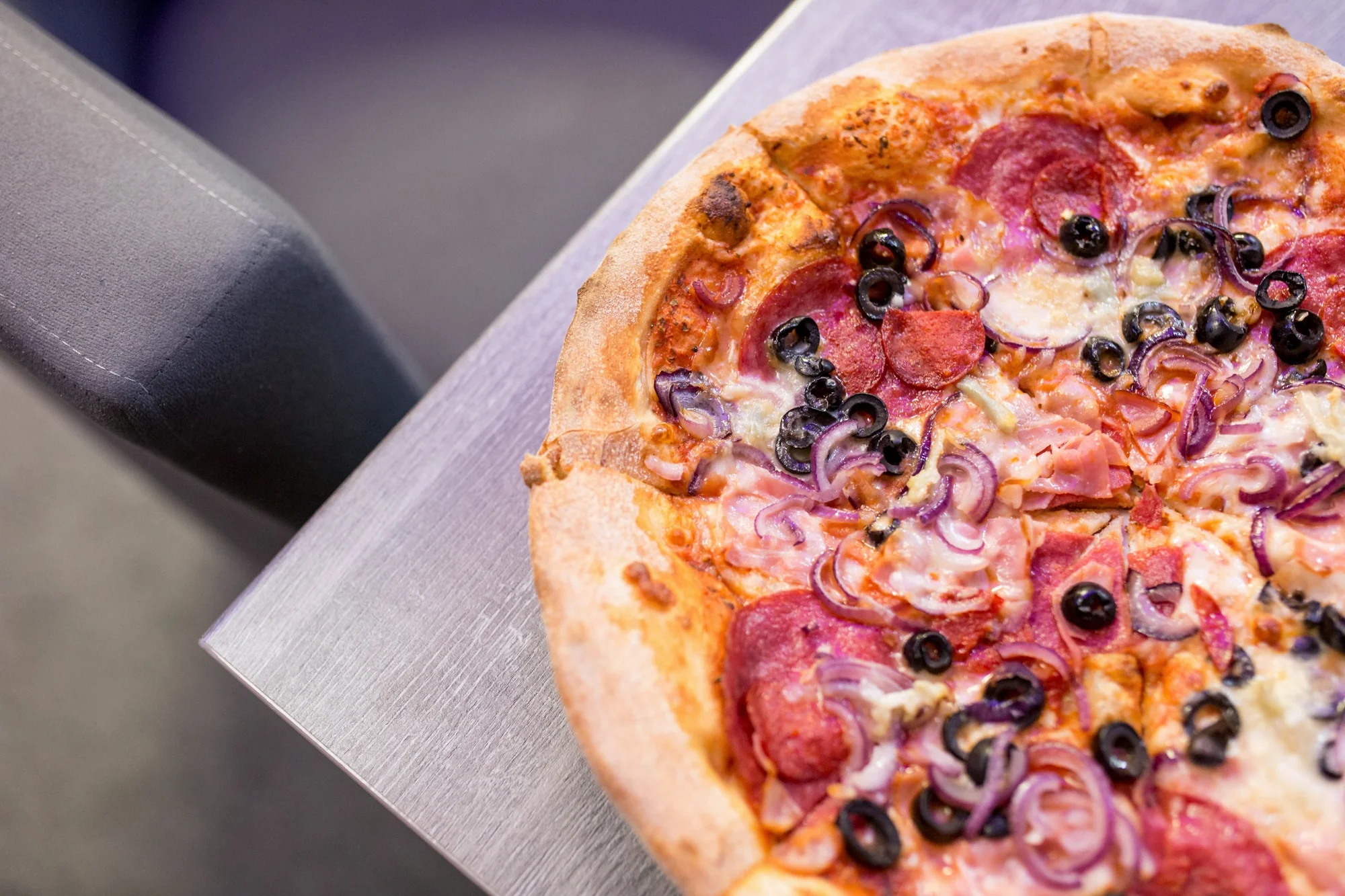 Hviezdna pizza podľa vášho výberu v podniku inšpirovanom svetom filmu – Obrázok 3