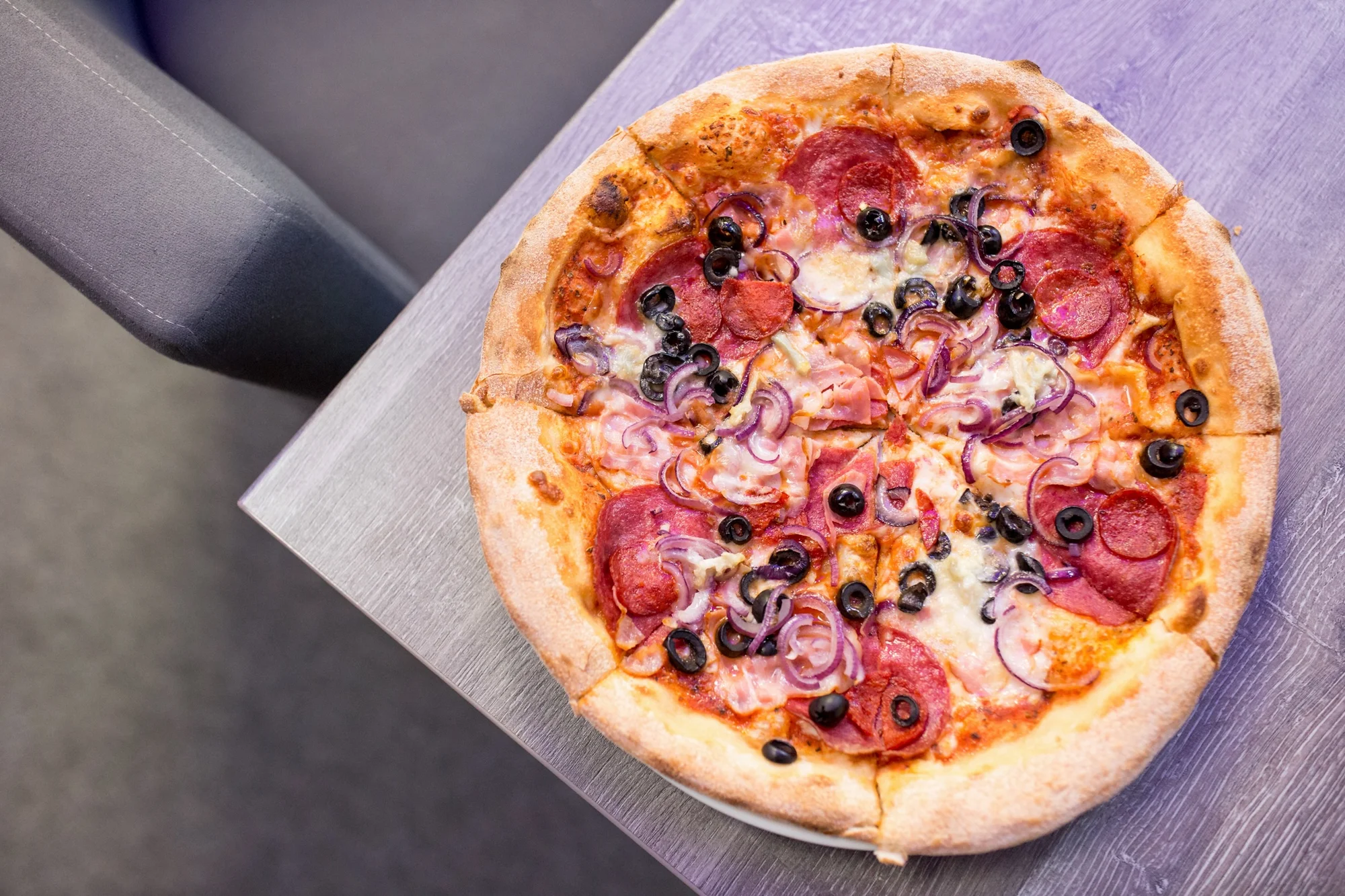 Hviezdna pizza podľa vášho výberu v podniku inšpirovanom svetom filmu – Obrázok 6