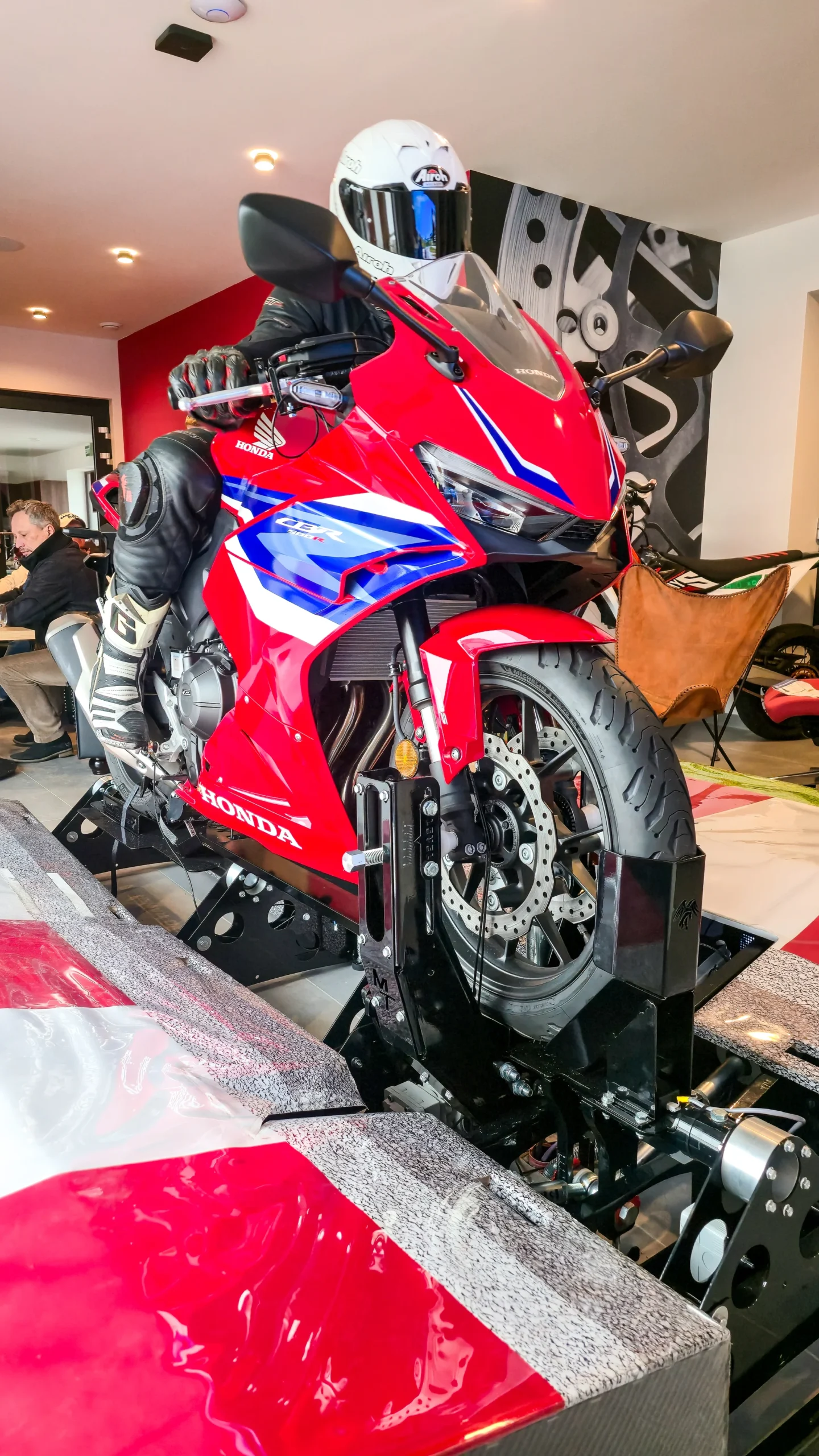 MotoTrainer™ simulátor: Adrenalínová jazda ako z MotoGP – Obrázok 2