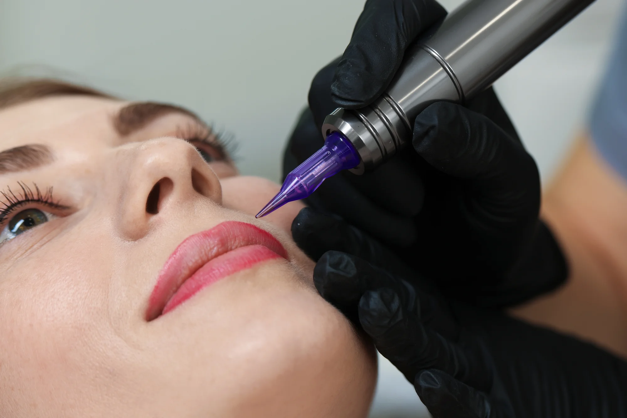 Permanentný make-up: púdrové obočie, akvarelové pery, korekcia – Obrázok 2