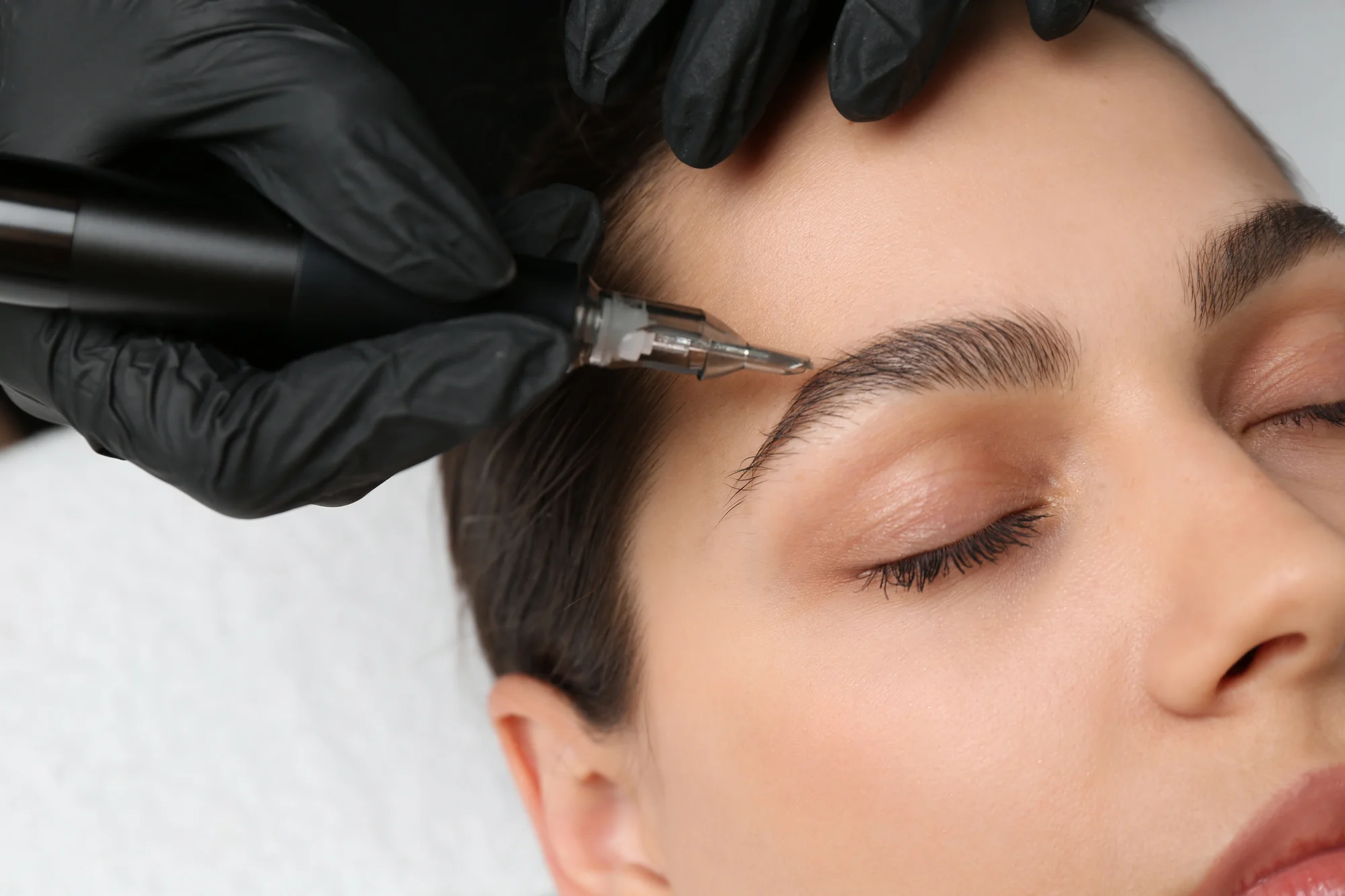 Permanentný make-up: púdrové obočie, akvarelové pery, korekcia – Obrázok 3