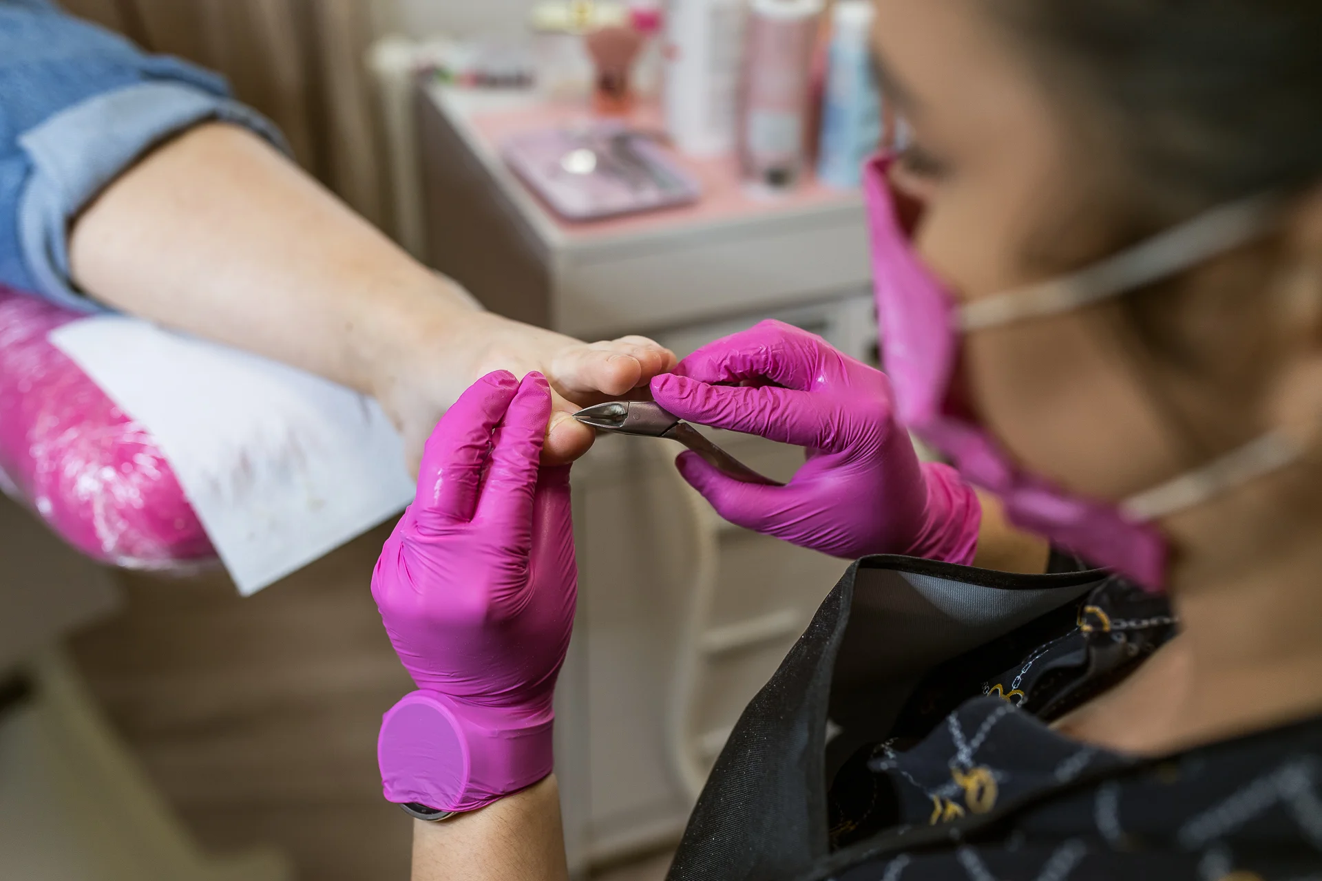 Rôzne typy pedikúry alebo gél lak na nechty na nohách – Obrázok 3