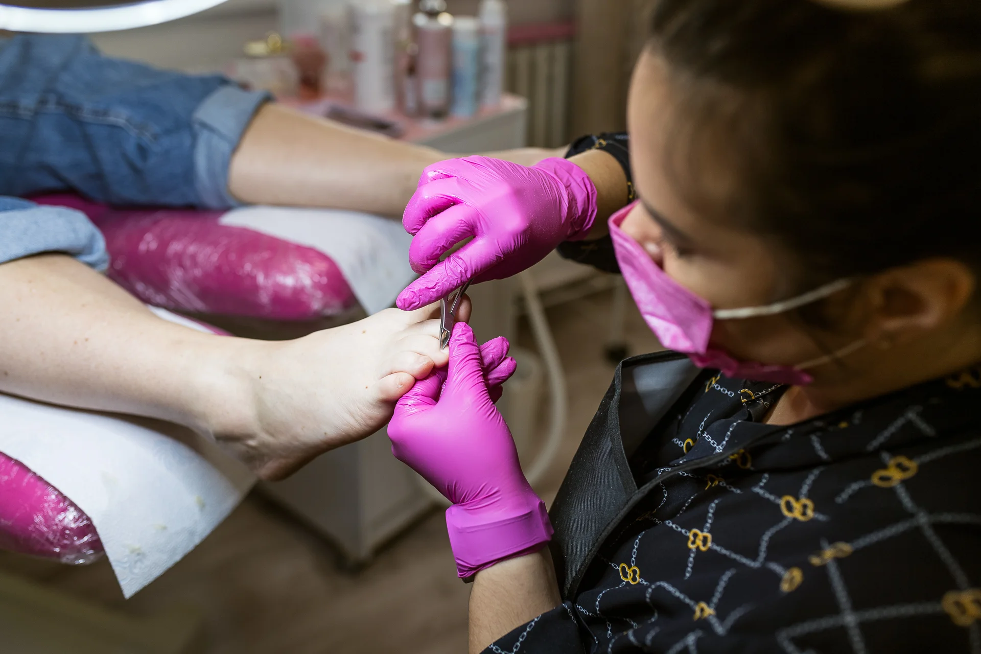 Rôzne typy pedikúry alebo gél lak na nechty na nohách – Obrázok 6