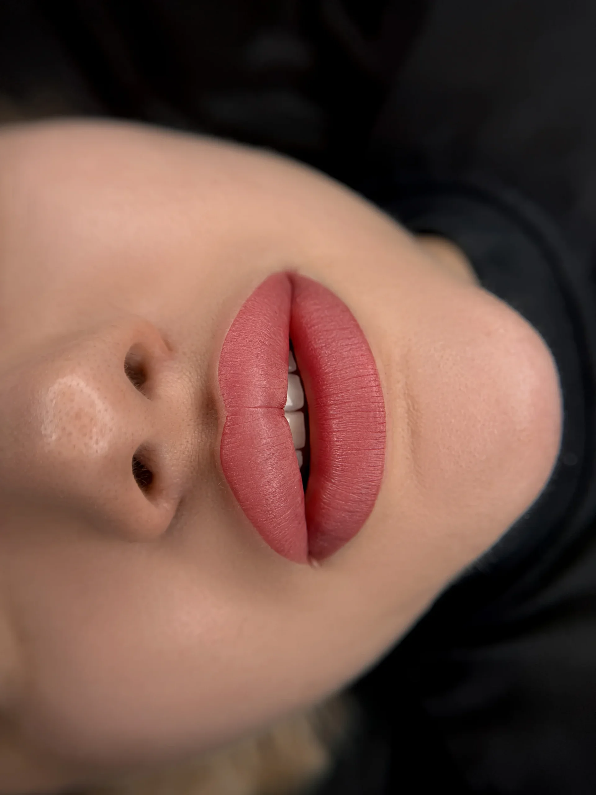 Permanentný make-up: púdrové obočie, akvarelové pery, korekcia – Obrázok 5