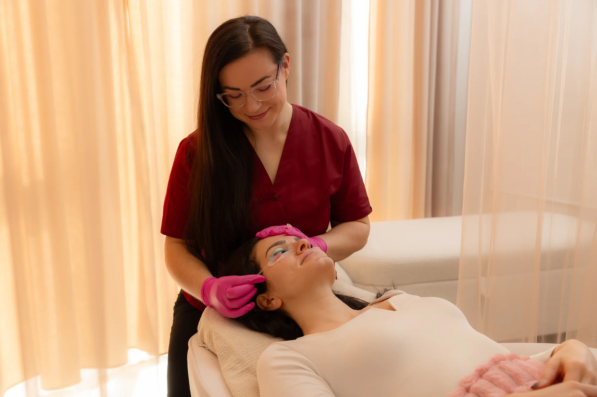 Obočie aj riasy ako sen: zamatová laminácia, Lash lift alebo ich kombinácia – Obrázok 5
