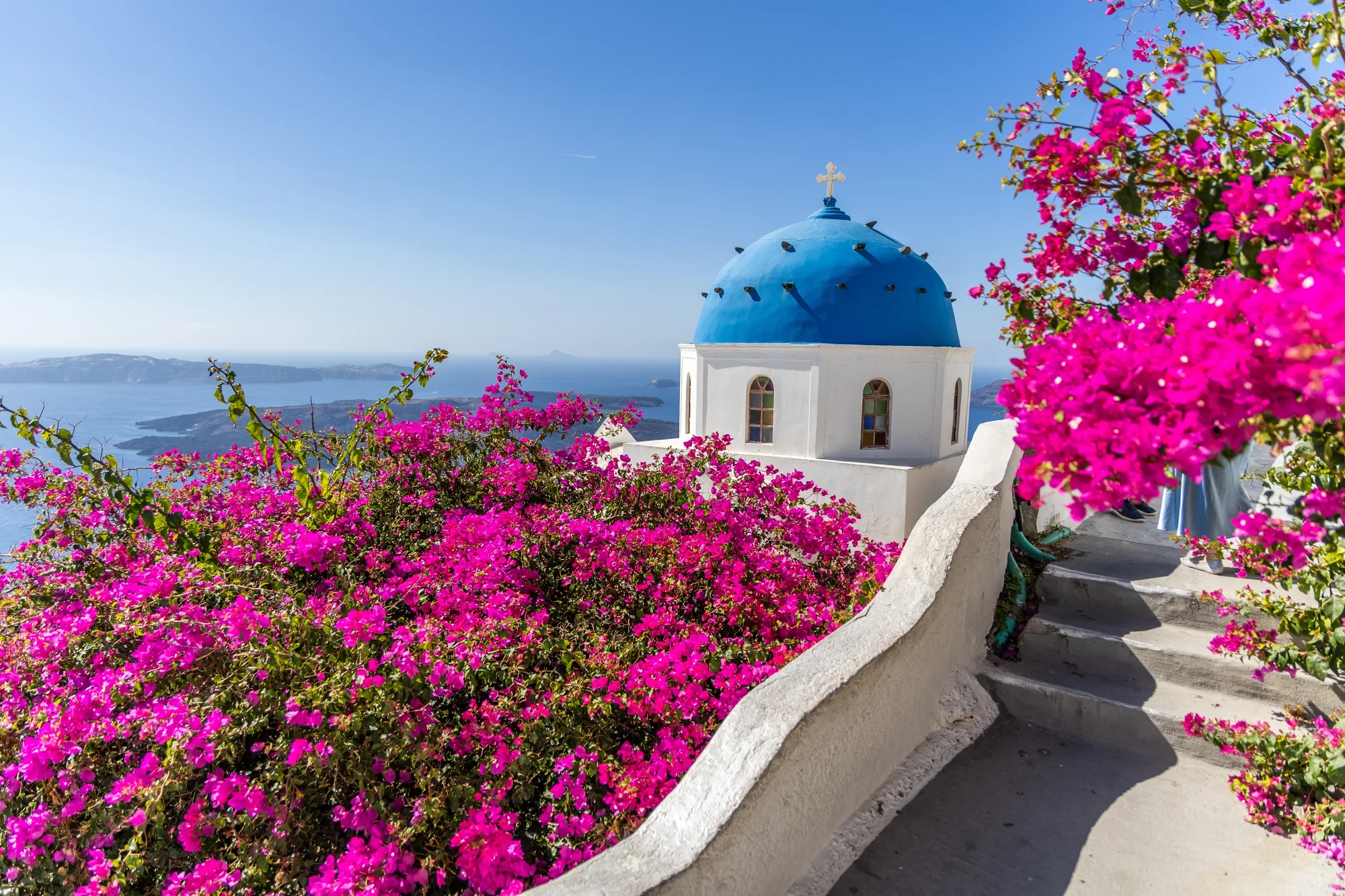 Čarovné Santorini letecky: biele mestečká, vulkán a západy slnka nad calderou – Obrázok 3