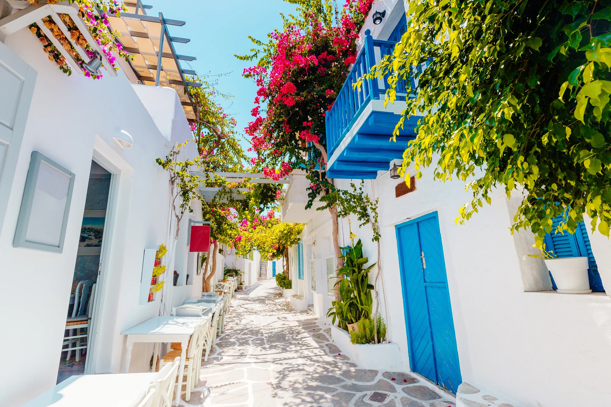 Čarovné Santorini letecky: biele mestečká, vulkán a západy slnka nad calderou – Obrázok 6
