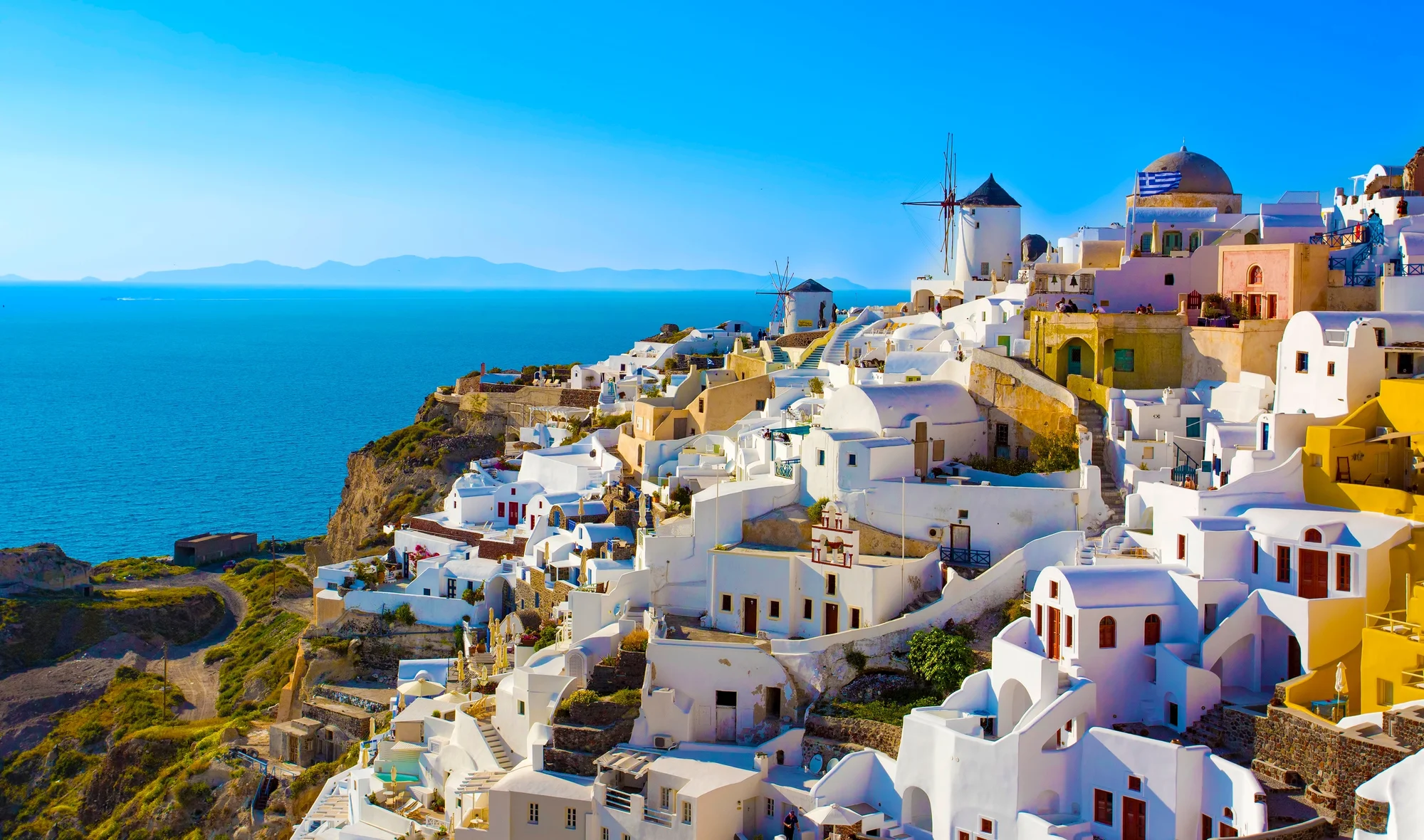Čarovné Santorini letecky: biele mestečká, vulkán a západy slnka nad calderou – Obrázok 5