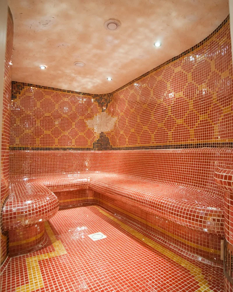 Jaskynný parný kúpeľ a ajurvédska olejová masáž, privátne SPA či wellness s večerou pre dvoch – Obrázok 6
