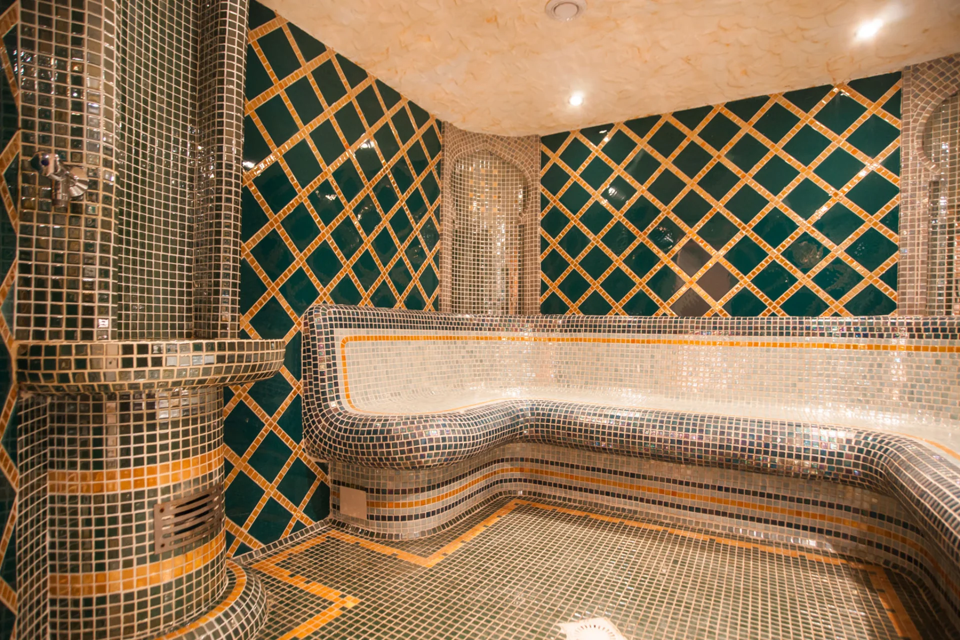 Jaskynný parný kúpeľ a ajurvédska olejová masáž, privátne SPA či wellness s večerou pre dvoch – Obrázok 5