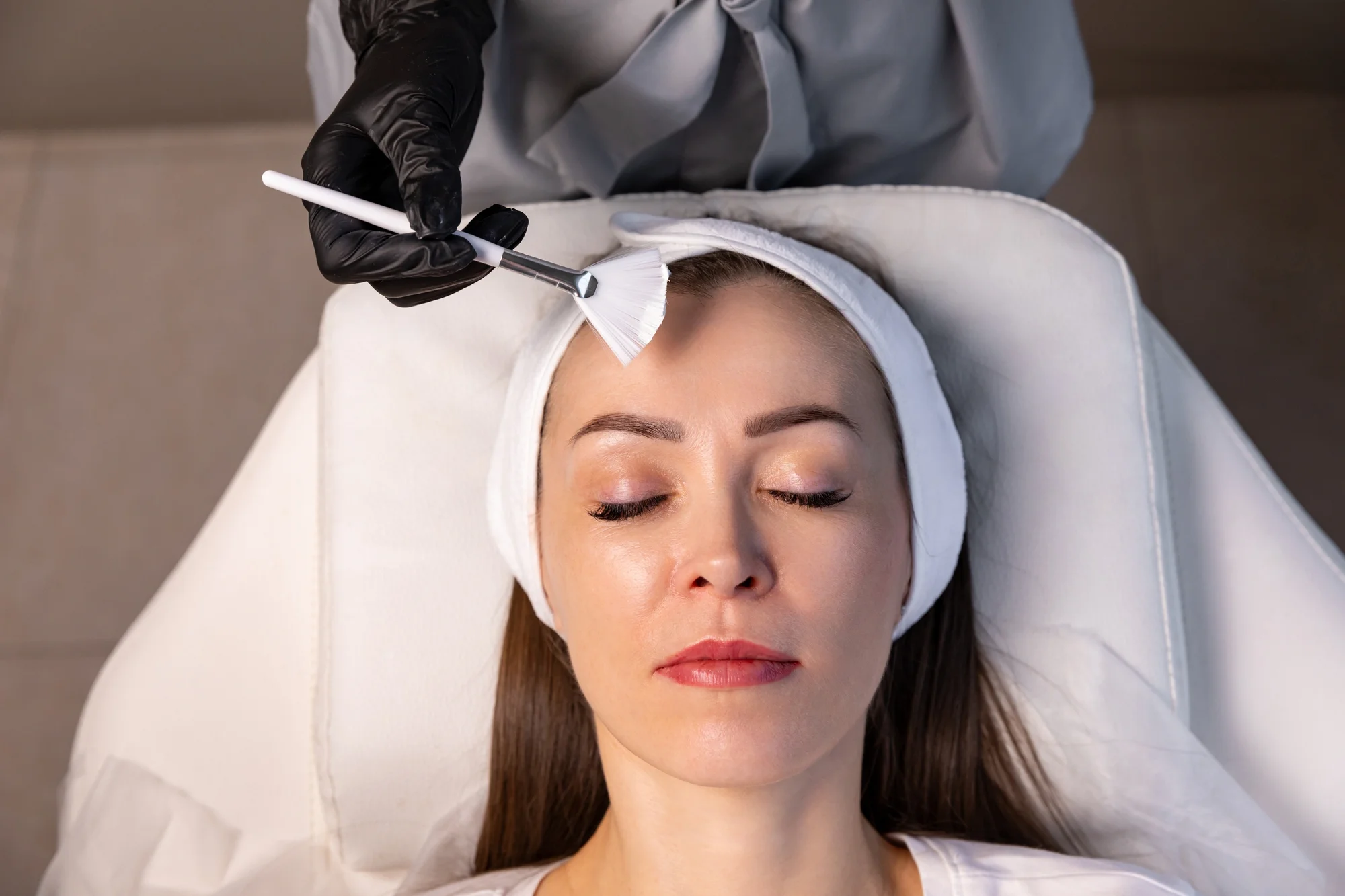 Kozmetické ošetrenia pre čistú a žiarivú pleť: čistenie, biorevitalizácia, masáž či exozómy – Obrázok 3