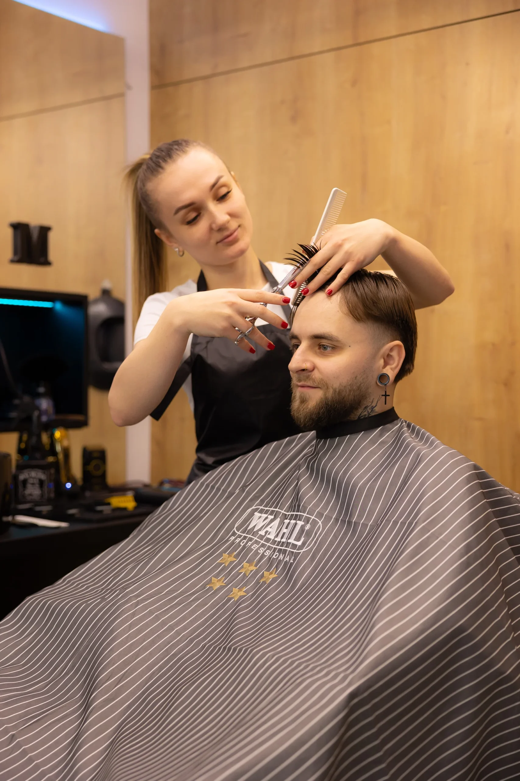 Pánsky strih a/alebo úprava brady s hot towel a depiláciou nosa a uší – Obrázok 5