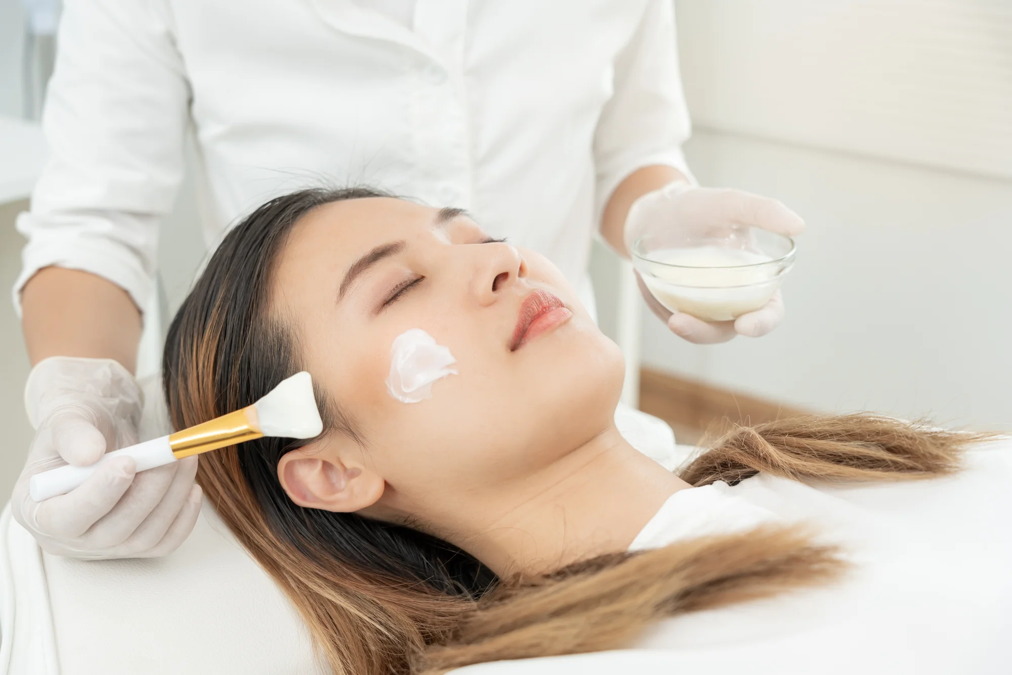 Tvárové ošetrenia: základné alebo vyživujúce čistenie pleti či wellness rituál – Obrázok 4