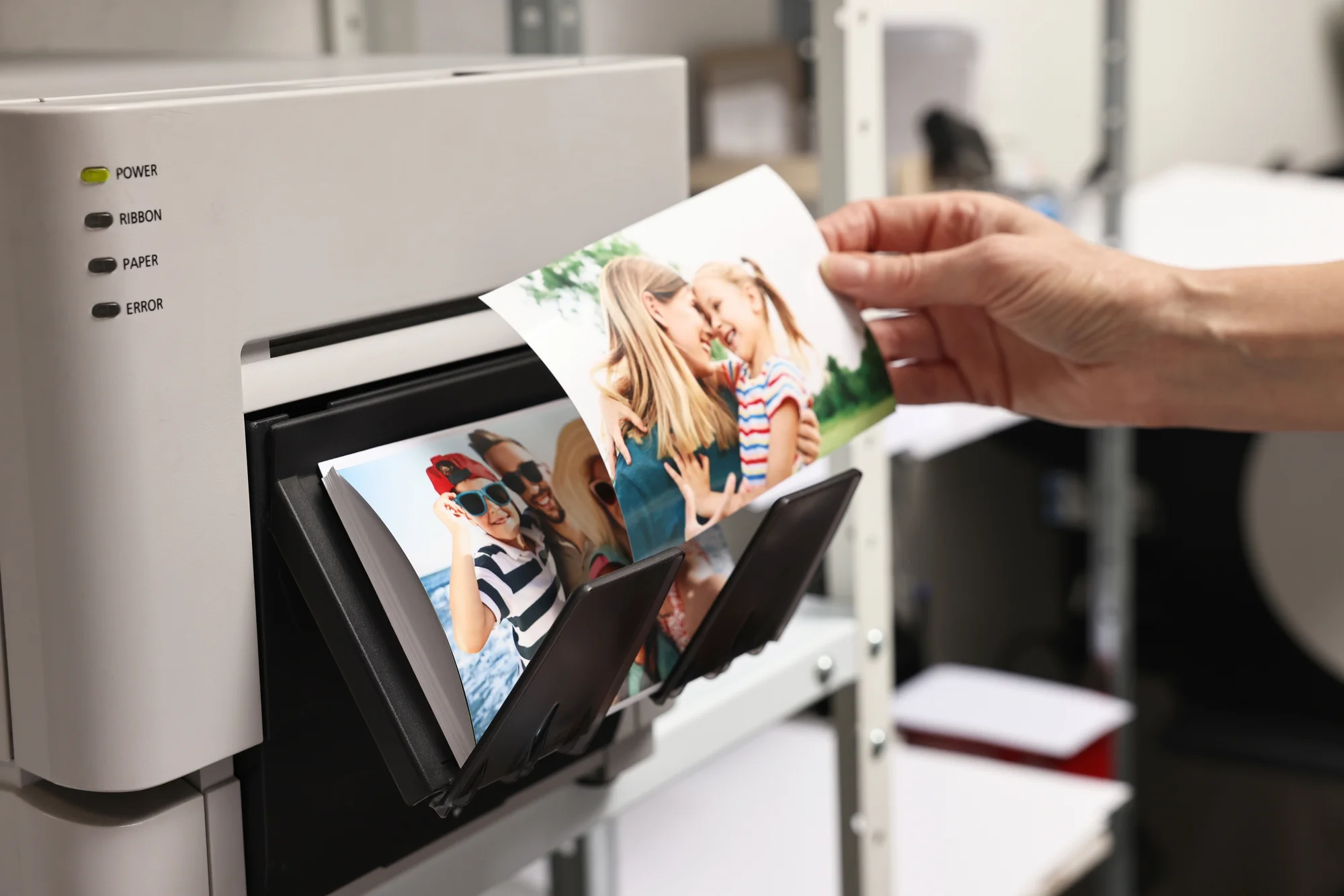 Zábavné fotky z každej párty! Prenájom fotobúdky s neobmedzenou tlačou a rekvizitami – Obrázok 2