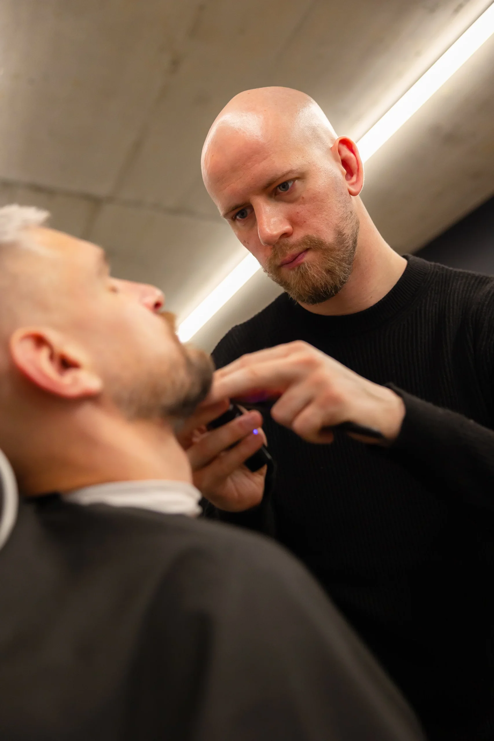 Pánsky strih, fade aj úprava brady u junior barbera – Obrázok 6