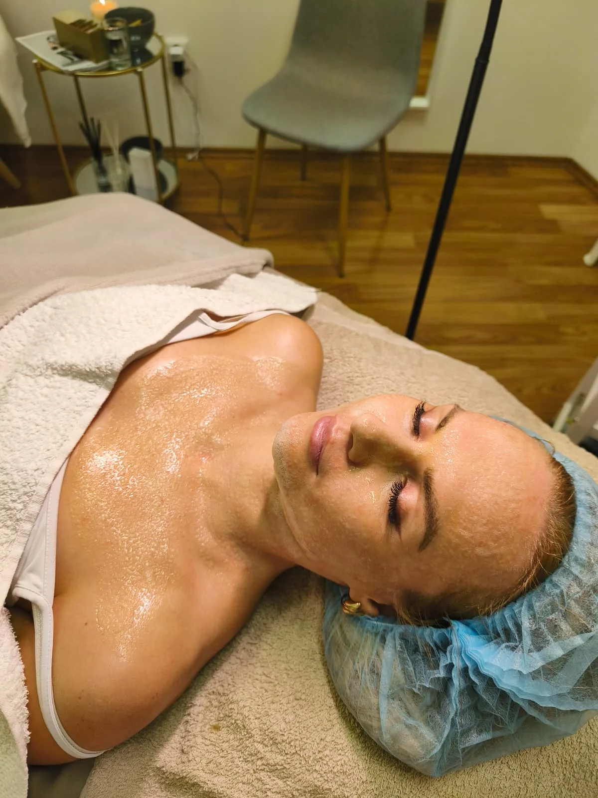 Tvárové ošetrenia: základné alebo vyživujúce čistenie pleti či wellness rituál – Obrázok 6