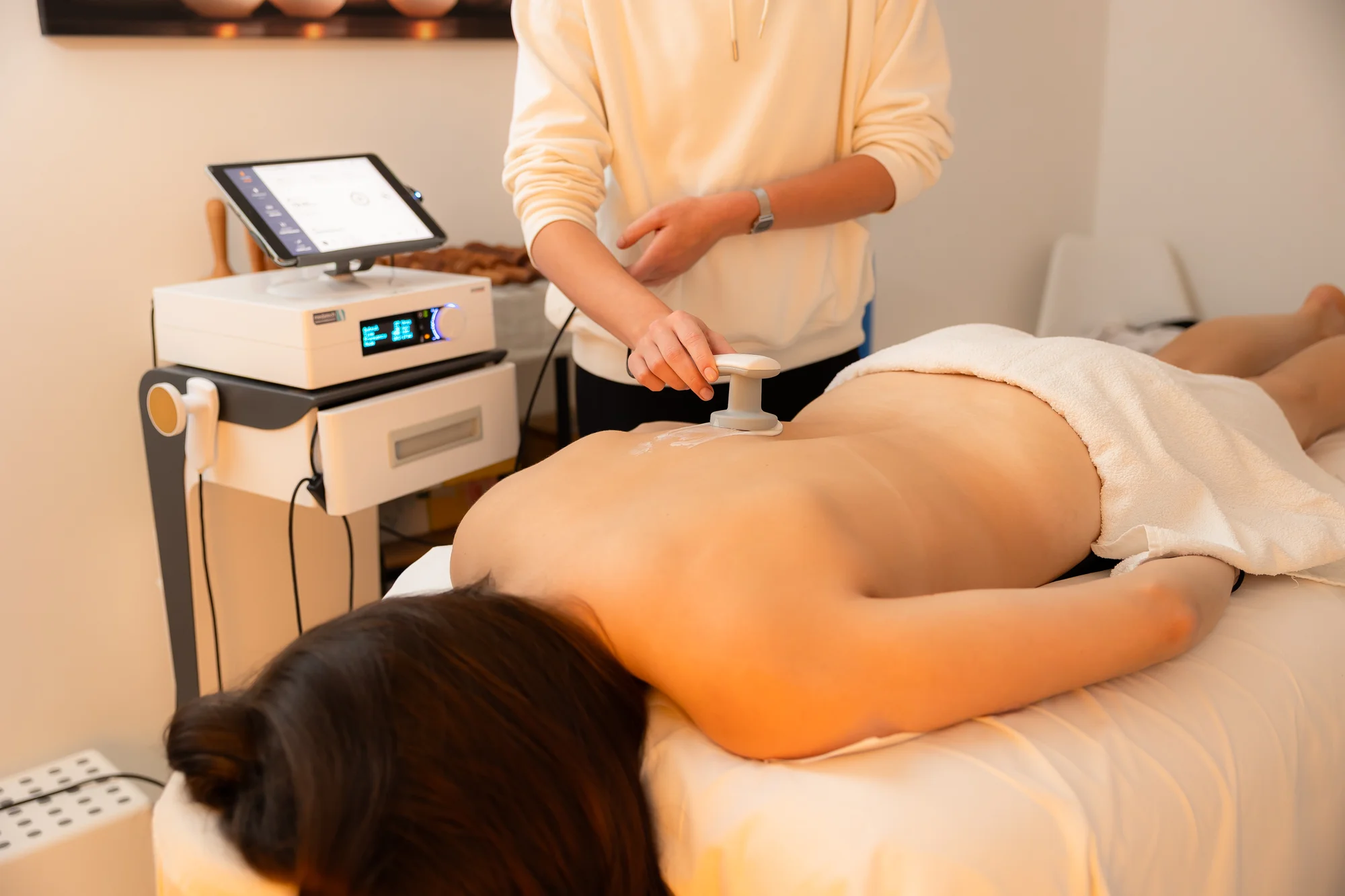 Regeneračná terapia pre chrbticu s masážou, Tecar terapiou, magnetoterapiou a HILT laserom – Obrázok 3
