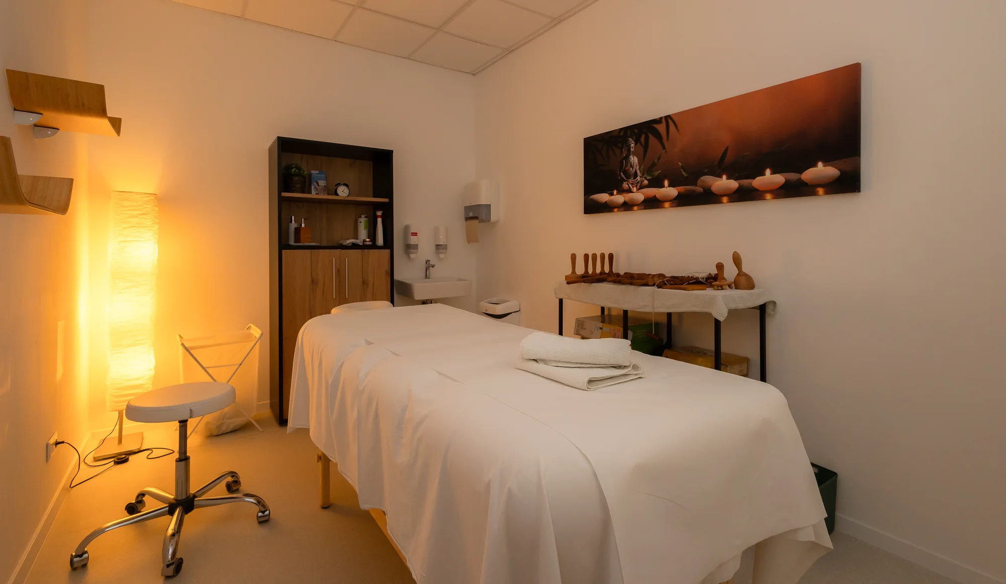 Regeneračná terapia pre chrbticu s masážou, Tecar terapiou, magnetoterapiou a HILT laserom – Obrázok 2
