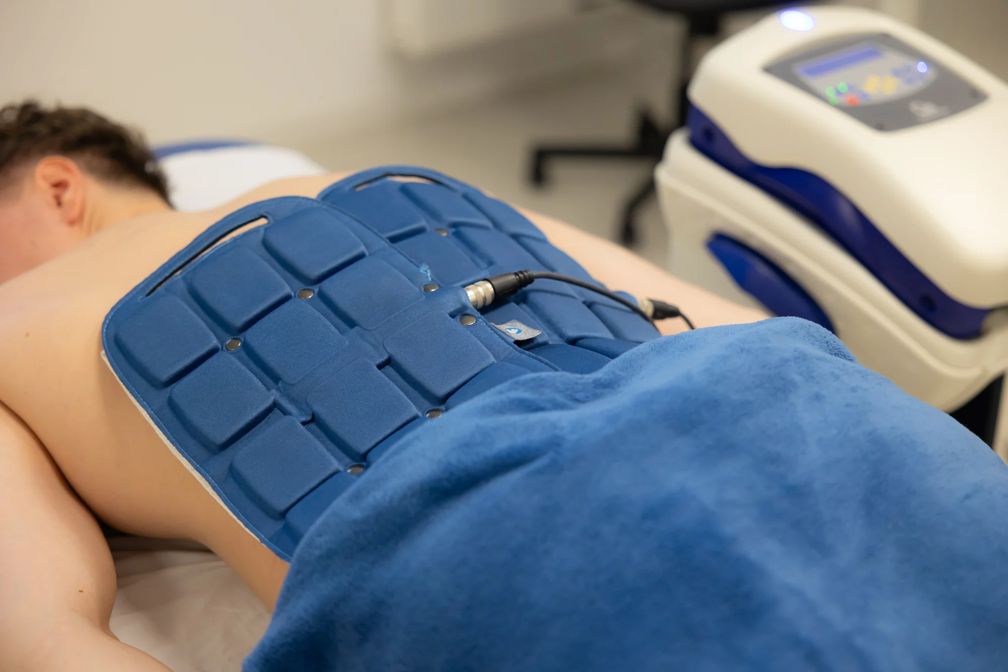 Regeneračná terapia pre chrbticu s masážou, Tecar terapiou, magnetoterapiou a HILT laserom – Obrázok 4
