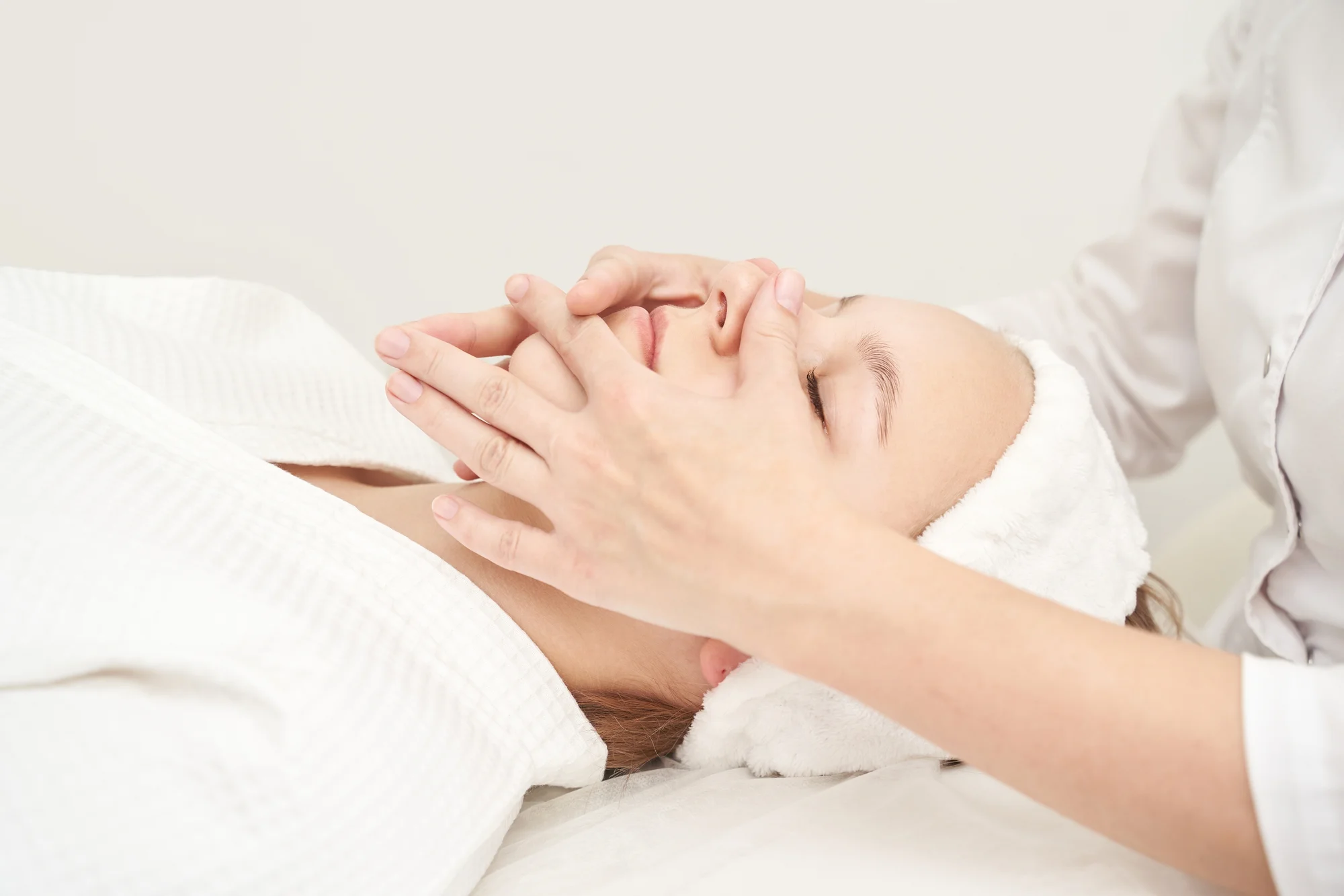 Anti-age novinka: Ošetrenie najsilnejšími protivráskovými peptidmi DermaNEOXIN – Obrázok 3