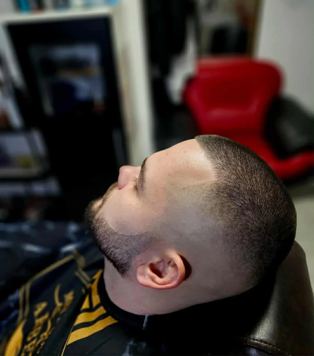 Služby profesionálneho barbera - strihanie alebo kombinovaný balíček s úpravou brady – Obrázok 5