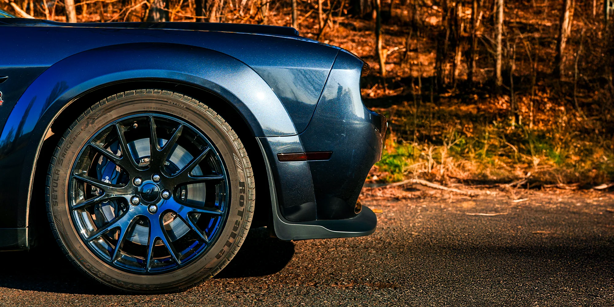 Prenájom vozidla Dodge Challenger 6.4 Scat Pack na pár hodín, celý deň či víkend – Obrázok 3