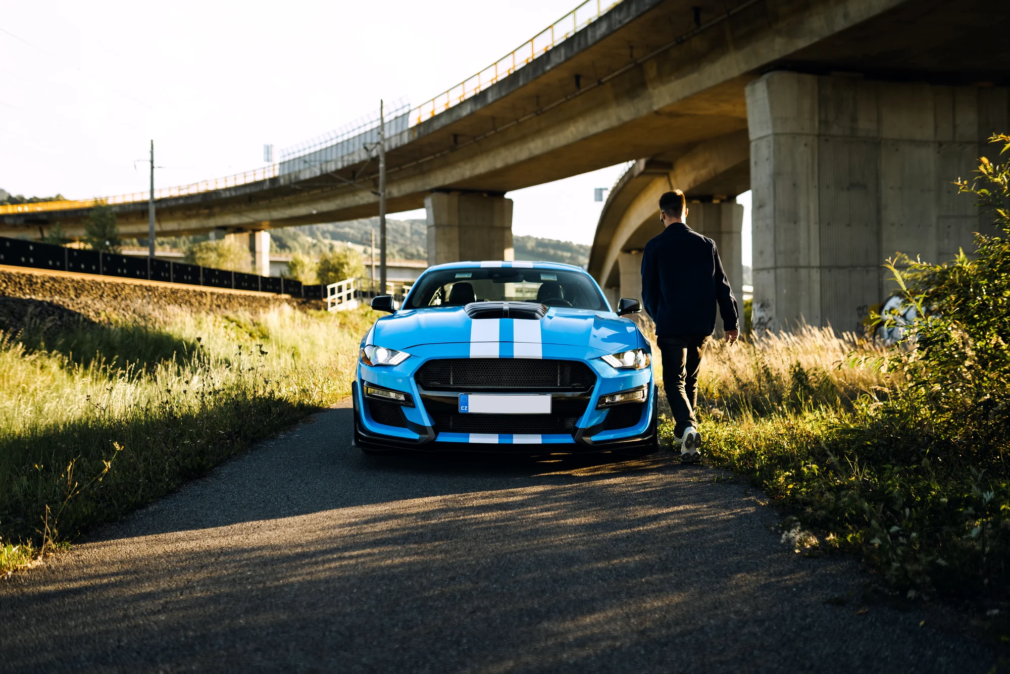 Zážitková jazda na Ford Mustang V8 GT500, Lamborghini Gallardo a Ferrari California T v premávke – Obrázok 2