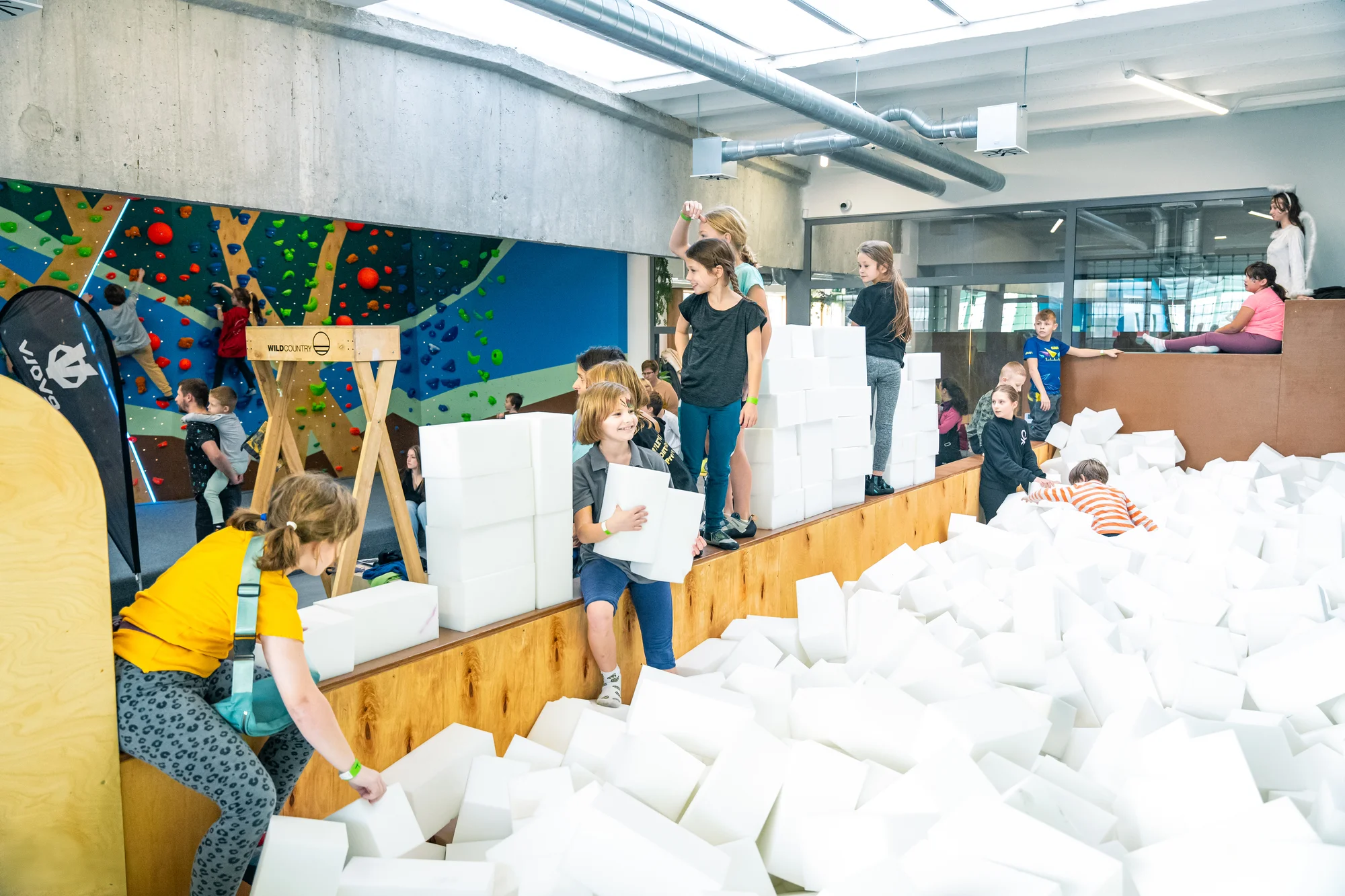 Adrenalín a zábava v lezeckom centre PRALEZ: Bouldrová stena, KIDZONE aj kurzy – Obrázok 4
