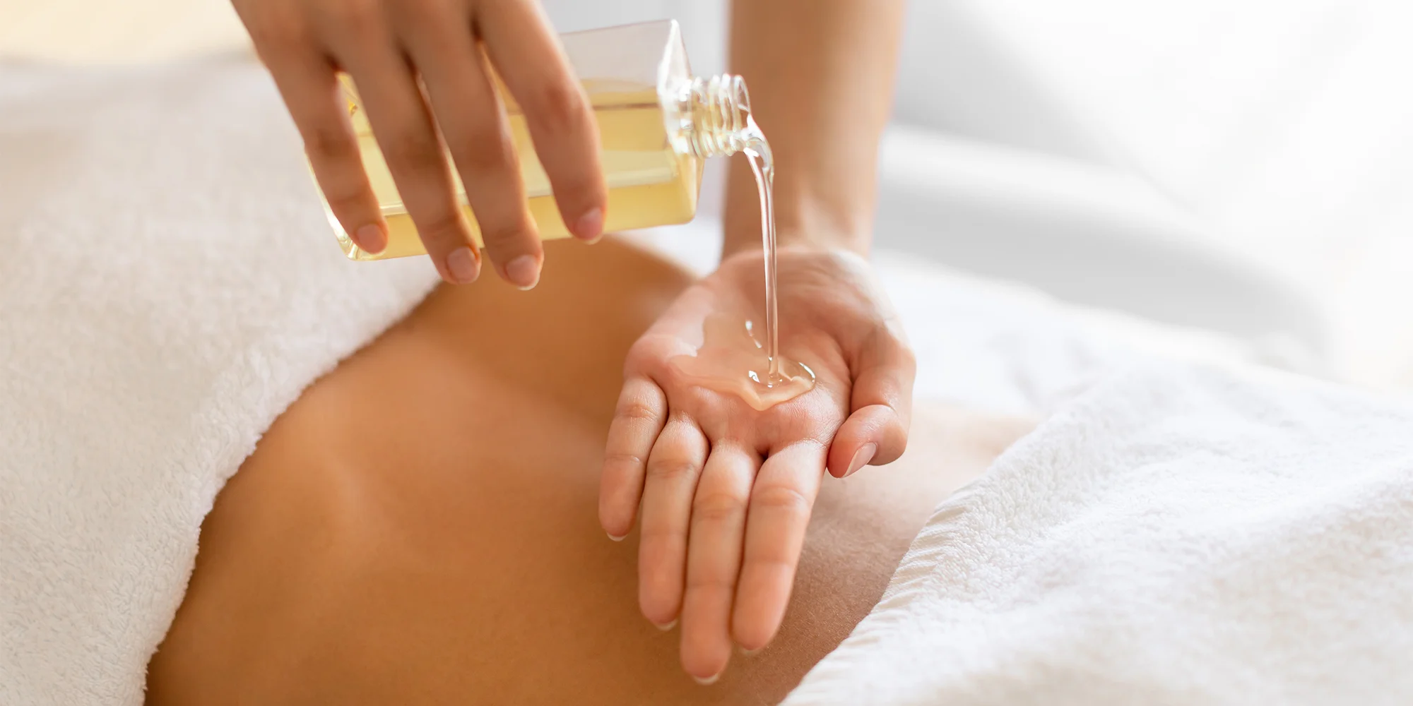 Thajská olejová masáž s aromatickými bio olejmi: Doprajte si 30 alebo 60 min. hlbokého uvoľnenia