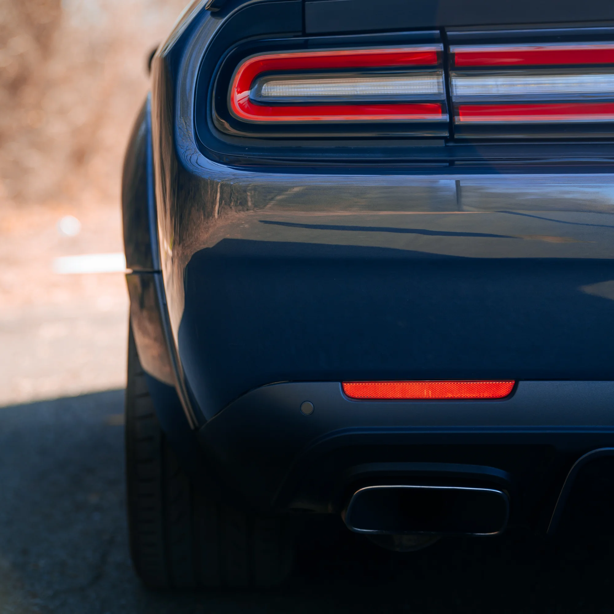 Prenájom vozidla Dodge Challenger 6.4 Scat Pack na pár hodín, celý deň či víkend – Obrázok 6
