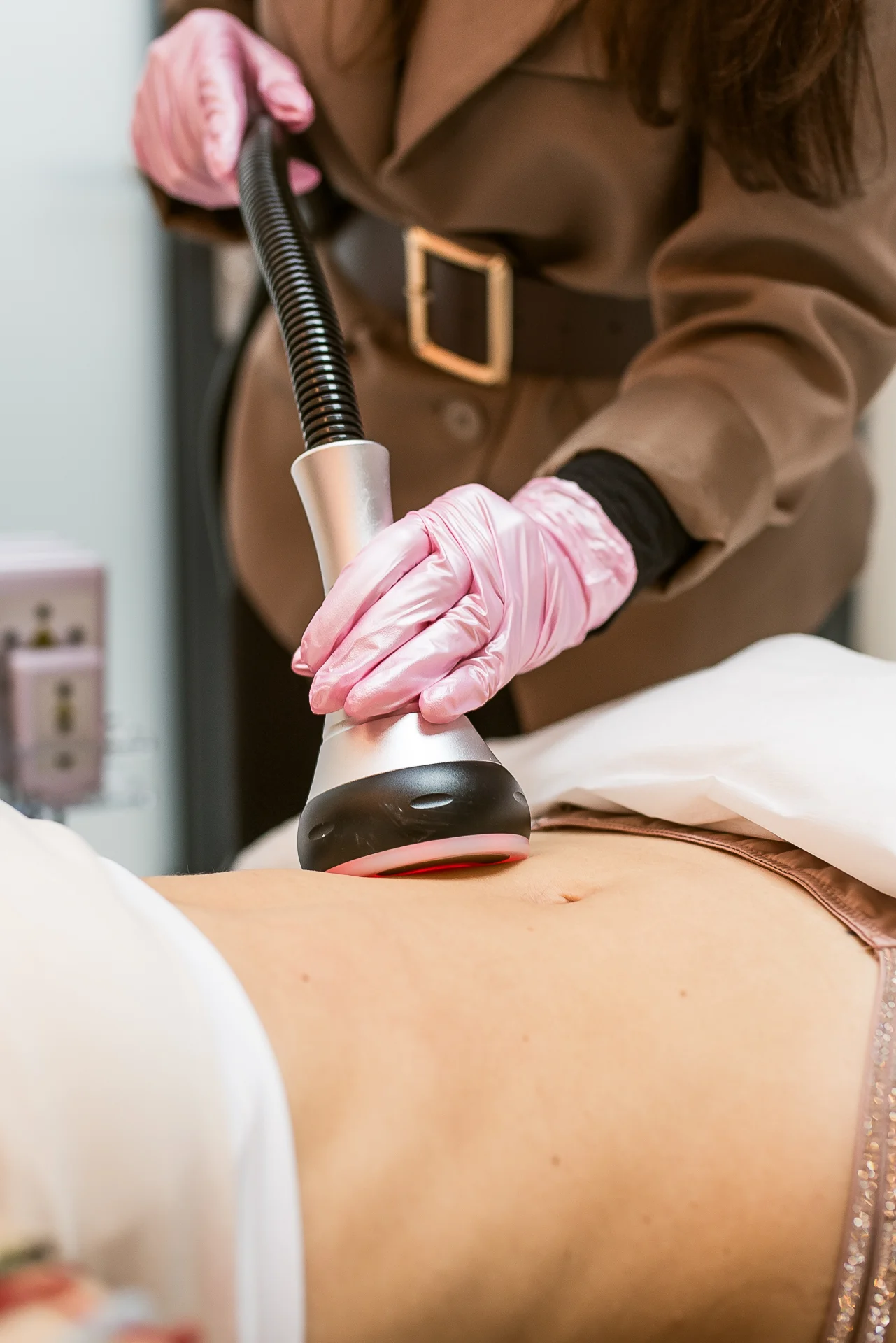 Balíčky zoštíhľujúcich ošetrení: kavitácia a lipolaser, spevnenie zadku a stehien či tvarovanie brucha – Obrázok 5