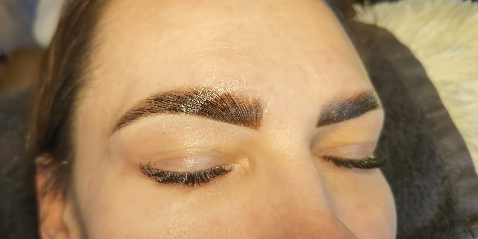 Laminácia obočia alebo lash lifting s vitamínovou výživou – Obrázok 4