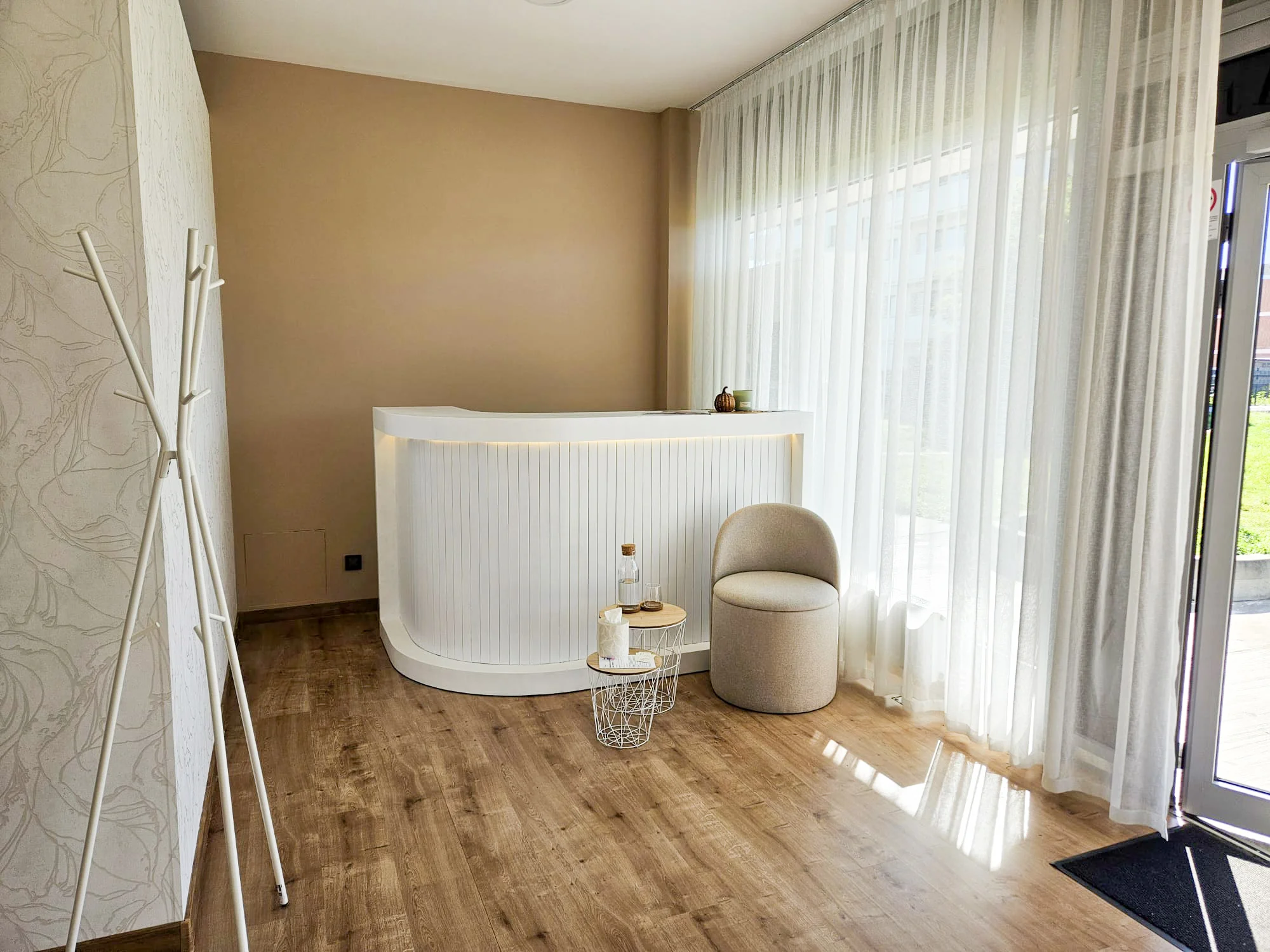 Laminácia obočia alebo lash lifting s vitamínovou výživou – Obrázok 3