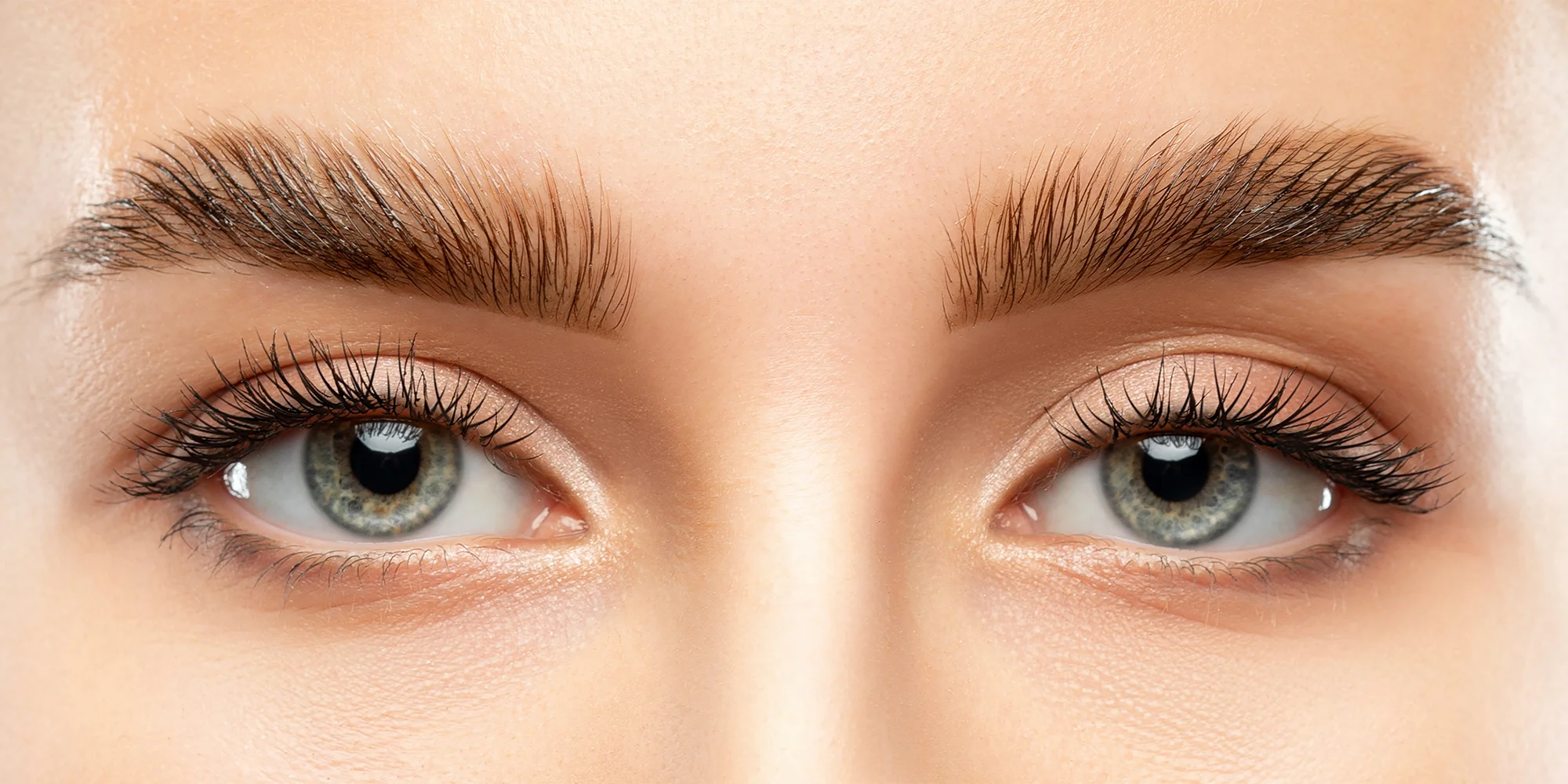 Laminácia obočia alebo lash lifting s vitamínovou výživou