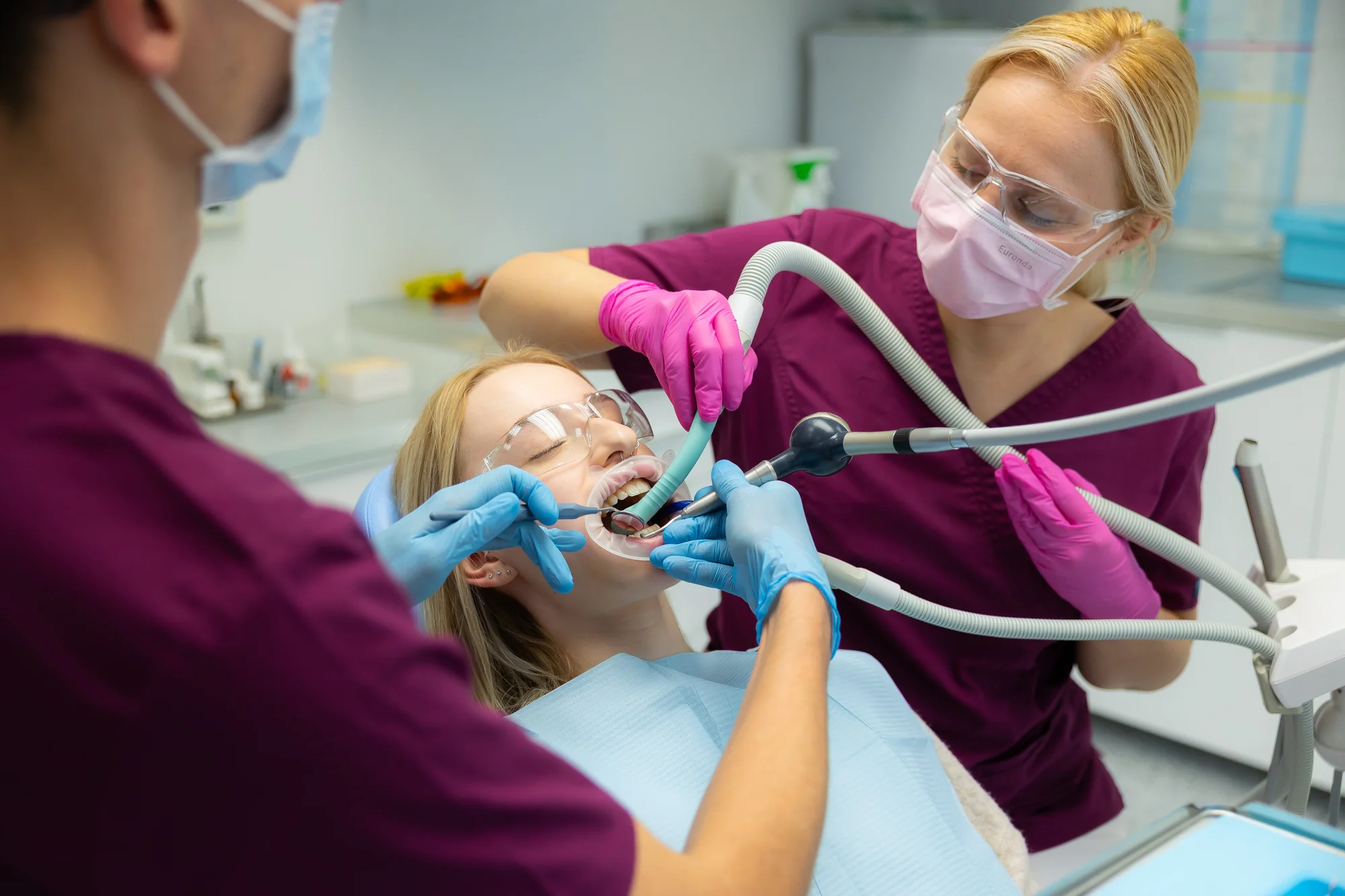 Dentálna hygiena alebo šetrné bielenie pomocou laseru Fotona v zubnej klinike DENTAL MEDICARE – Obrázok 6