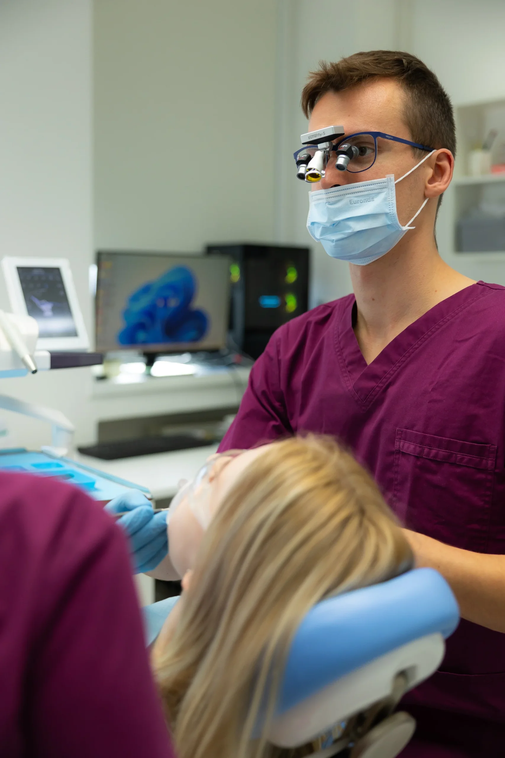 Dentálna hygiena alebo šetrné bielenie pomocou laseru Fotona v zubnej klinike DENTAL MEDICARE – Obrázok 5