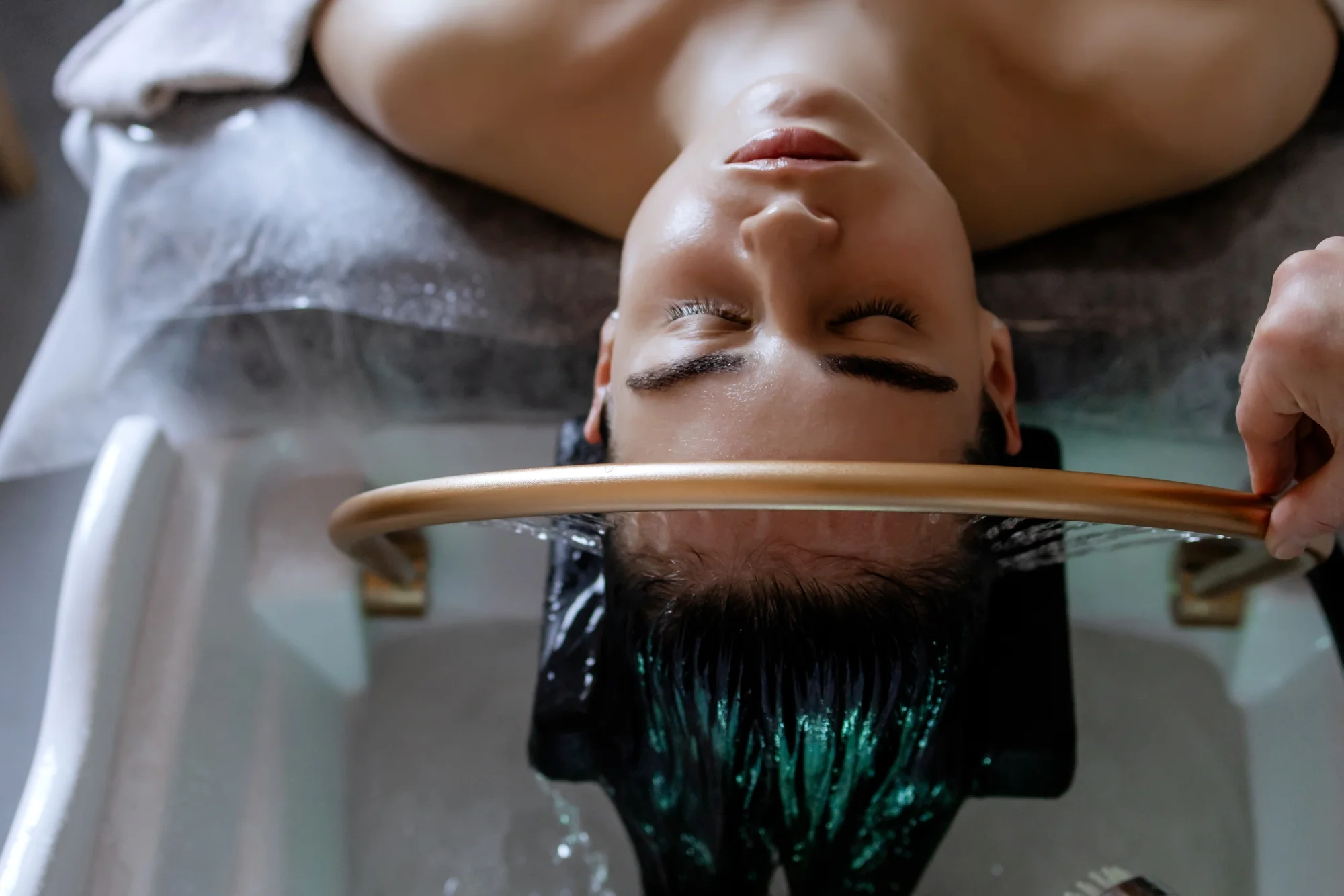 Tri druhy head spa: 45, 60 alebo 90 minútová relaxácia a regenerácia vlasov a vlasovej pokožky – Obrázok 2