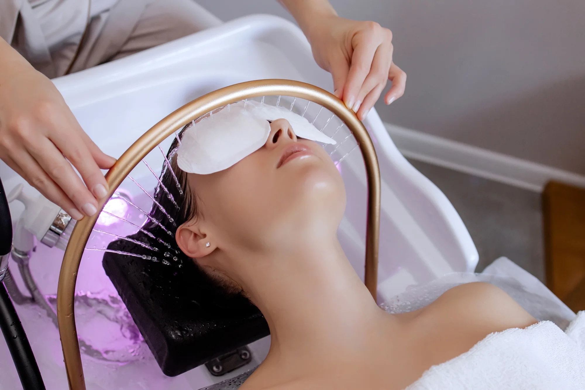 Tri druhy head spa: 45, 60 alebo 90 minútová relaxácia a regenerácia vlasov a vlasovej pokožky – Obrázok 4