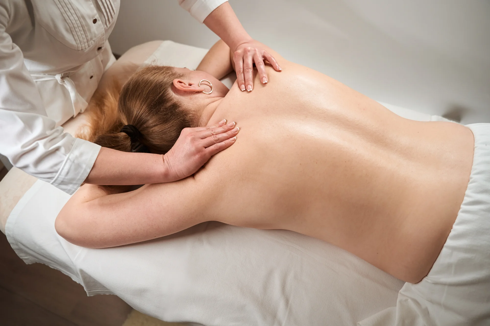 Klasická alebo relaxačná masáž, lávové kamene či masáž chodidiel – Obrázok 5