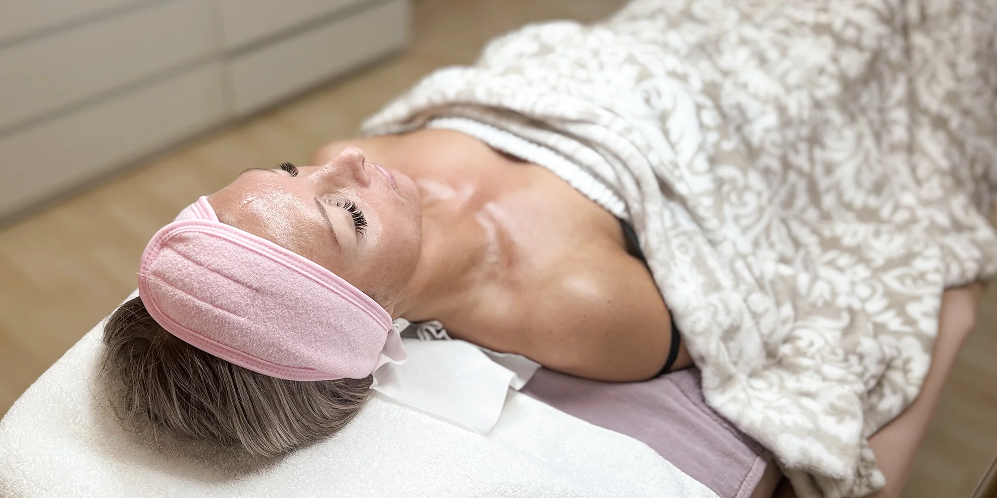 Deluxe liftingové ošetrenie pleti či chemický peeling – Obrázok 2